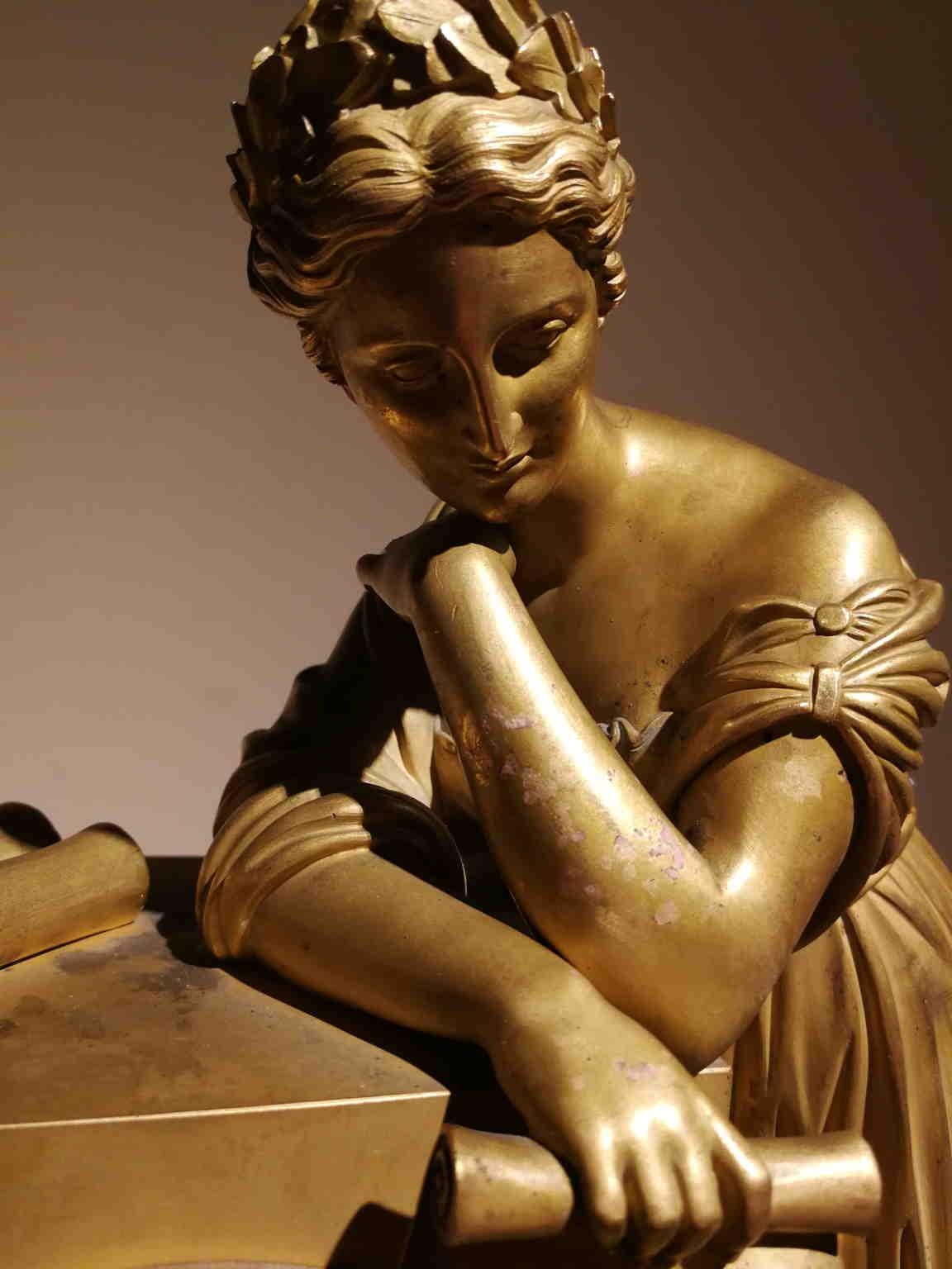 Orologio da tavolo francese svizzero neoclassico imperiale del XIX secolo For Sale 3