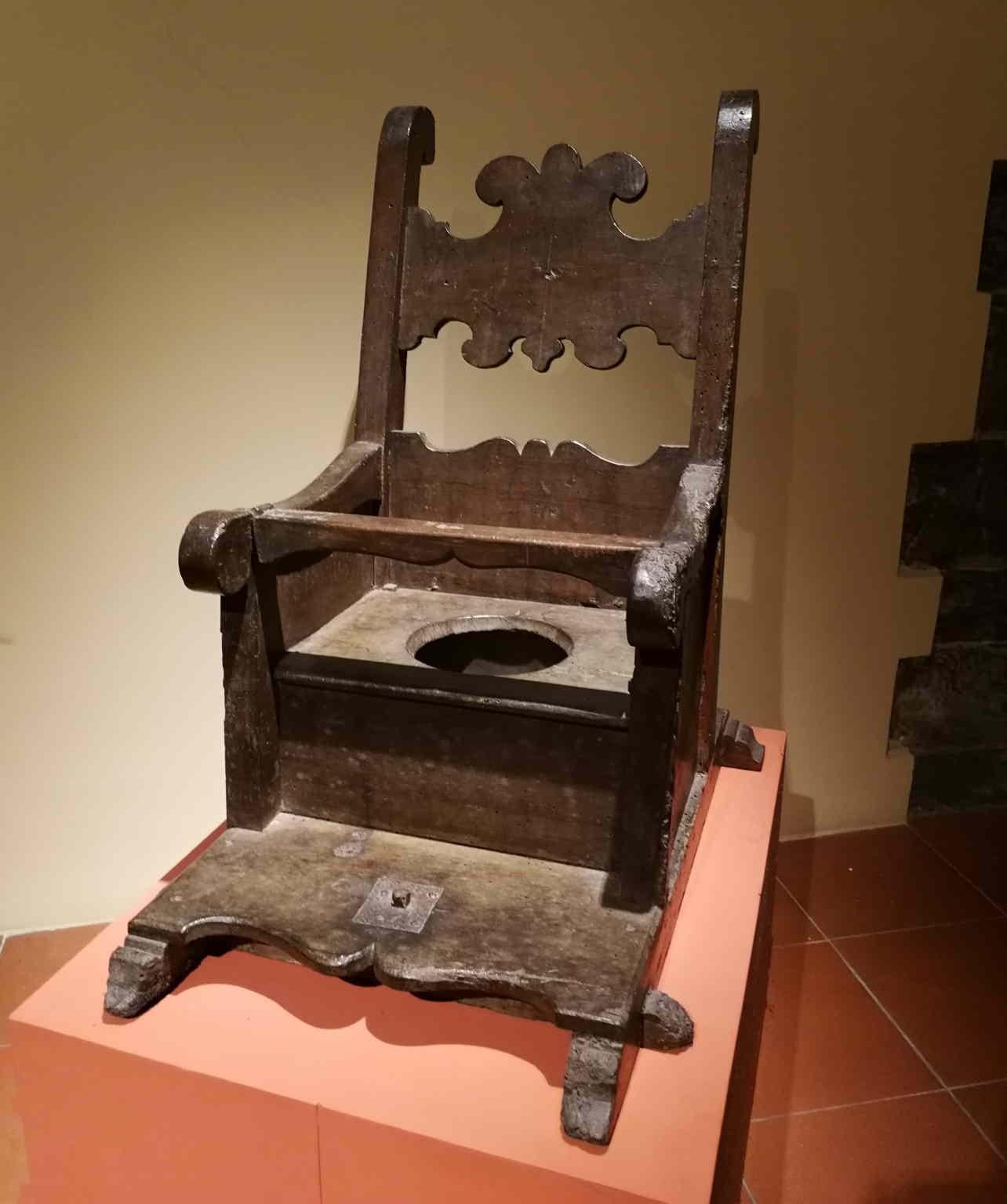 renaissance toilet