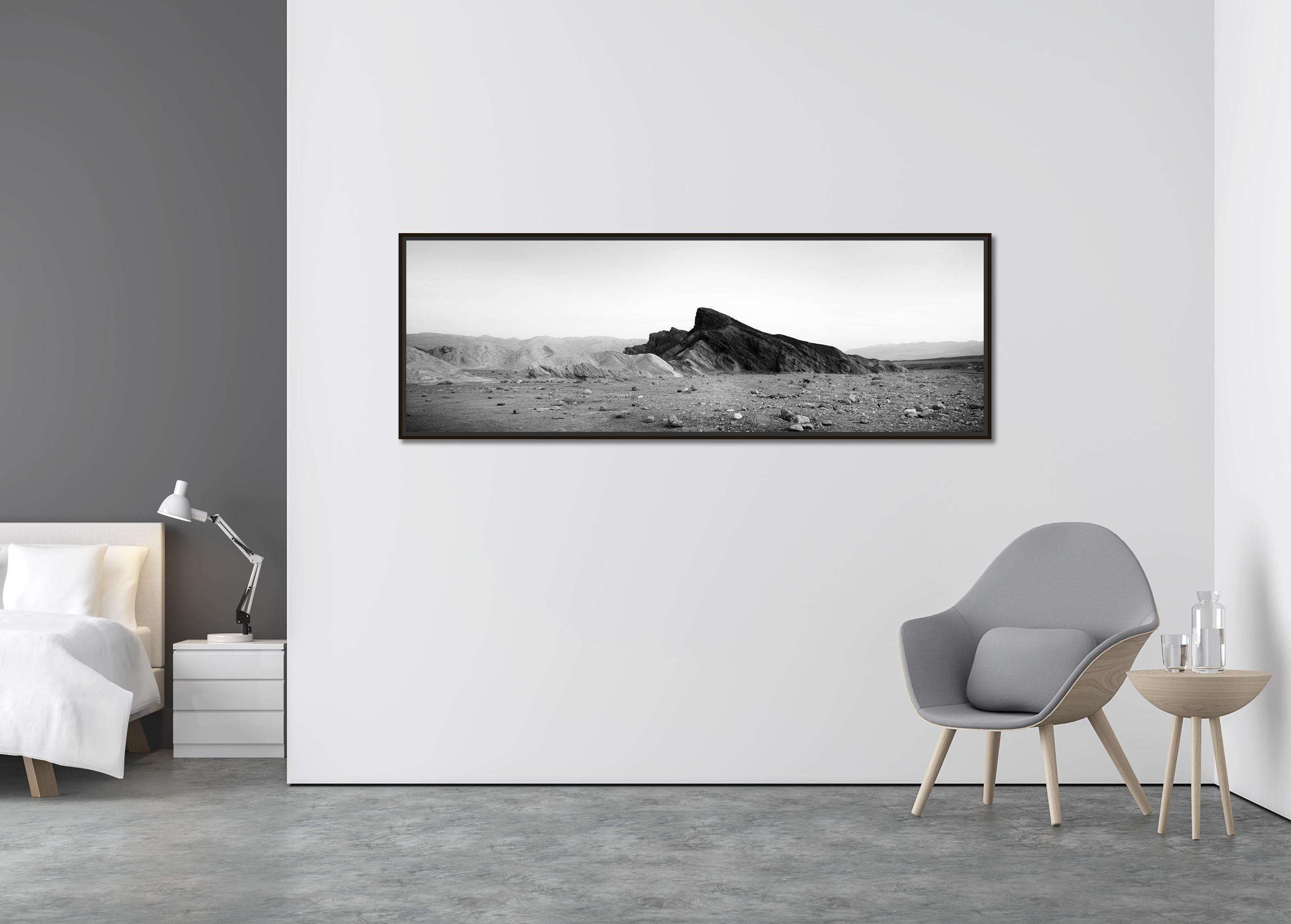 Schwarzer Berg, Kalifornien, USA, Schwarz-Weiß-Fotografie, Landschaft (Zeitgenössisch), Photograph, von Gerald Berghammer