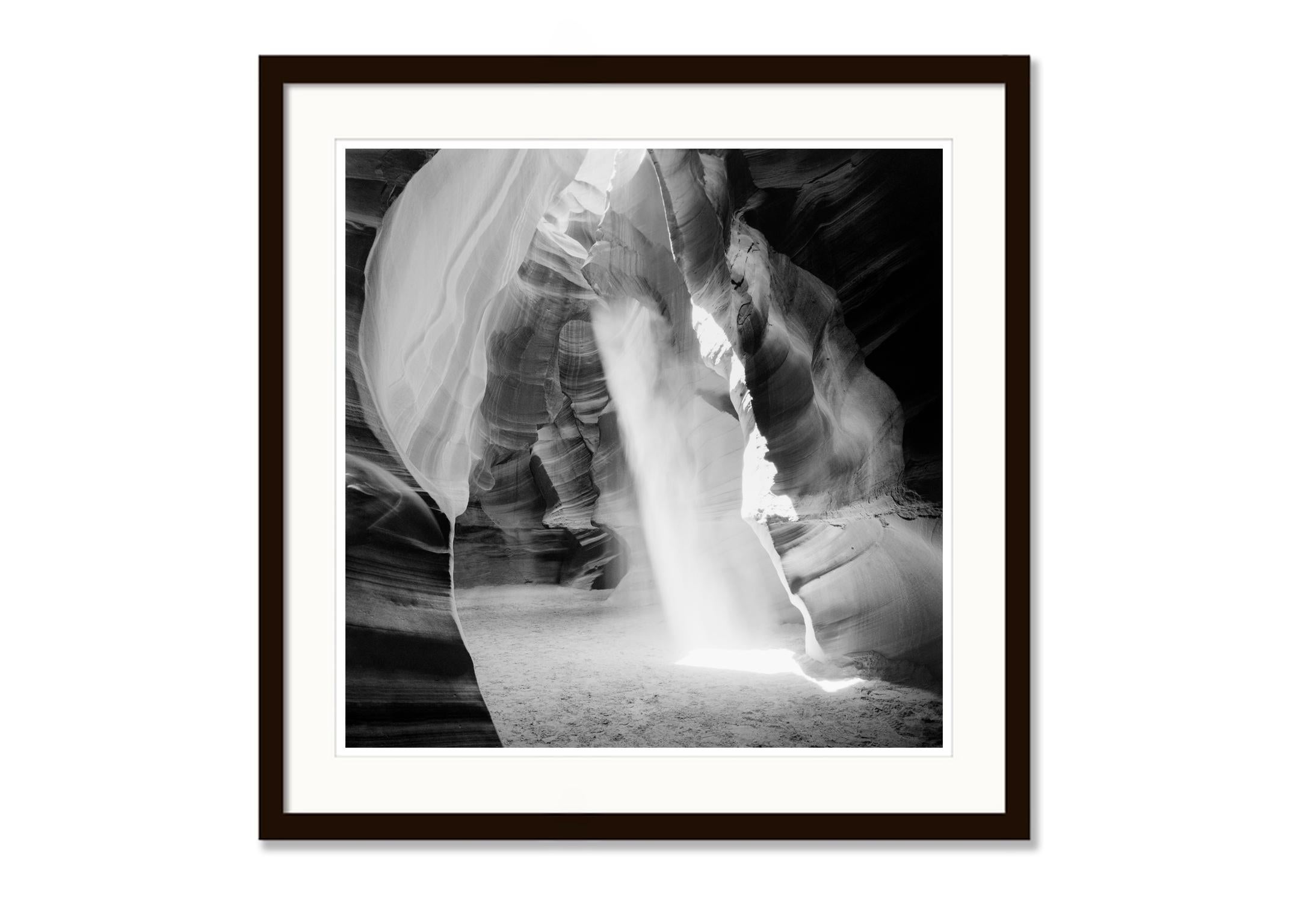Antelope Canyon, Arizona, USA,  Schwarz-Weiß-Fotografie, Kunstlandschaft (Grau), Black and White Photograph, von Gerald Berghammer