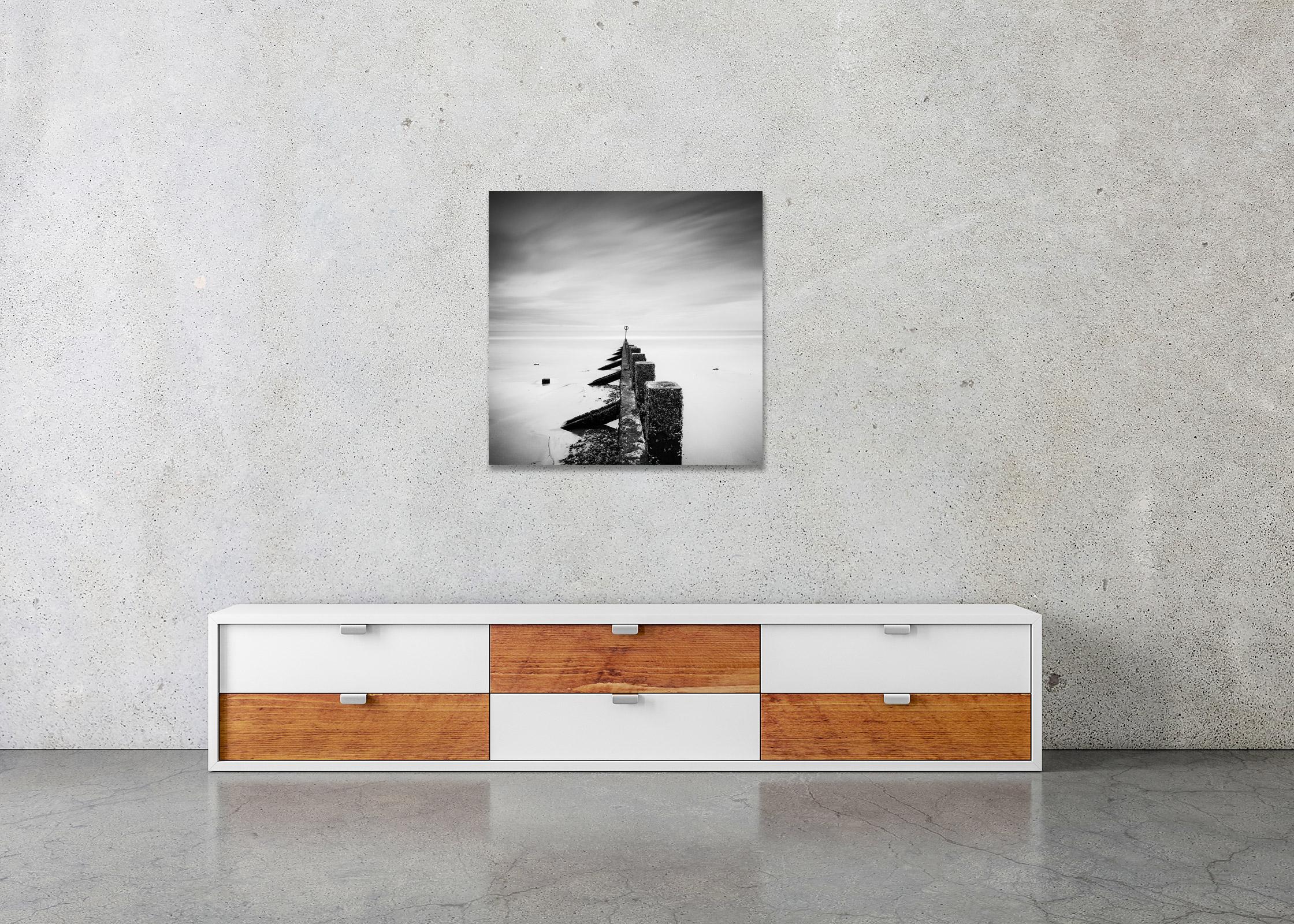 Señalando el camino, Escocia, fotografía en blanco y negro, paisaje, limitada en venta 2