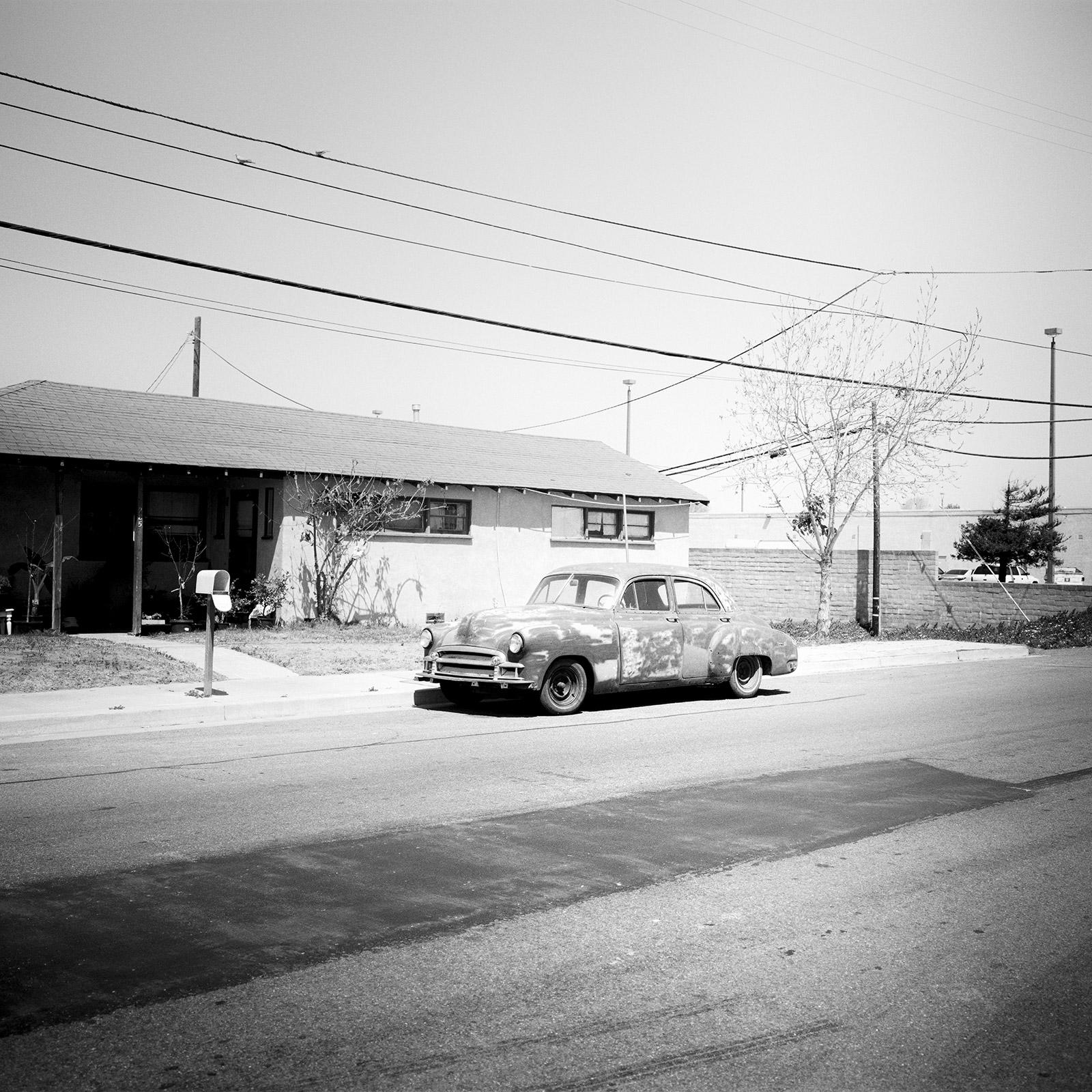 House 285, Old Car, Arizona, USA, black and white photography, landscape