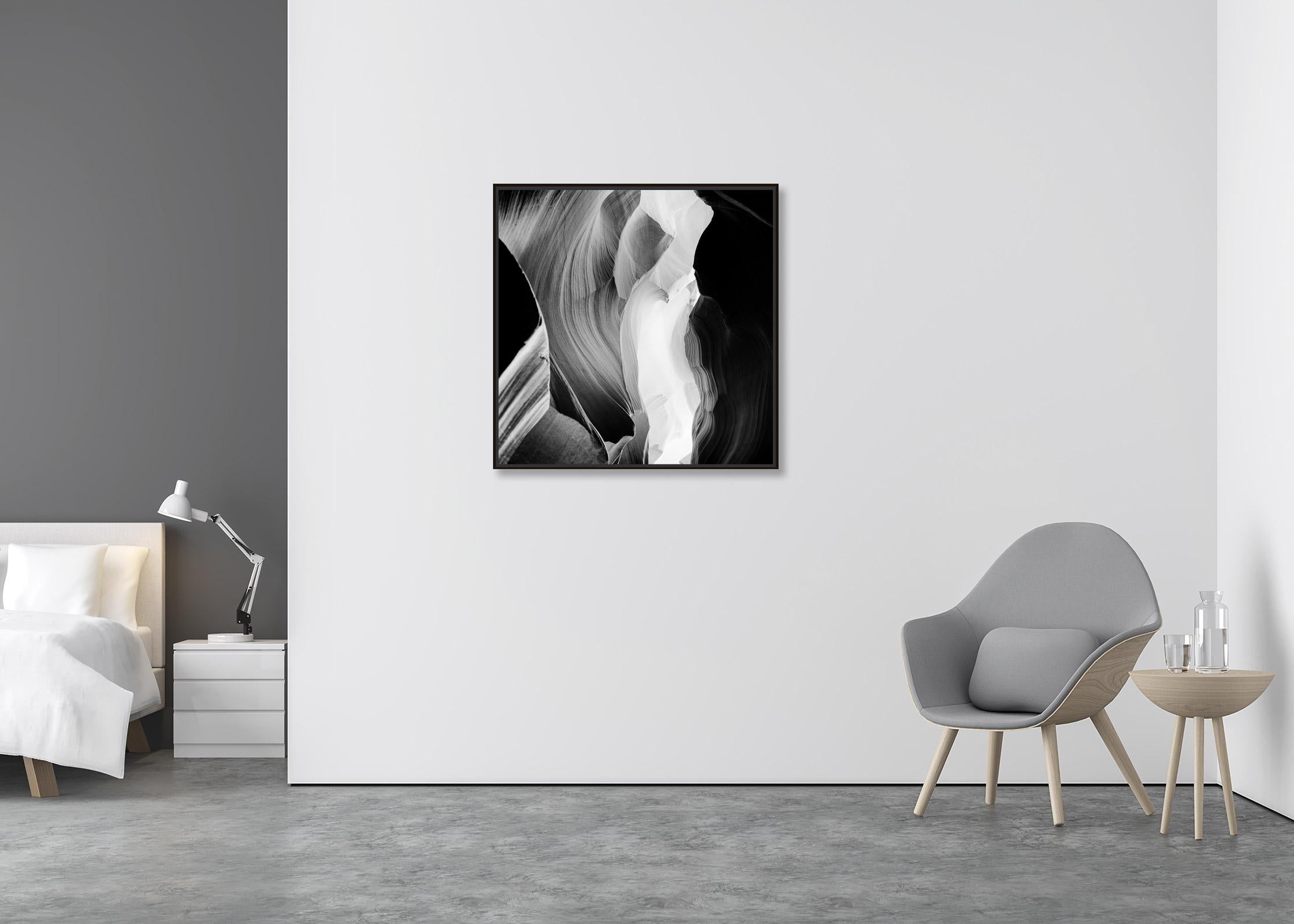 Antelope Canyon, Arizona, USA, Schwarz-Weiß-Fotografie, Kunst zum Verkauf (Zeitgenössisch), Photograph, von Gerald Berghammer