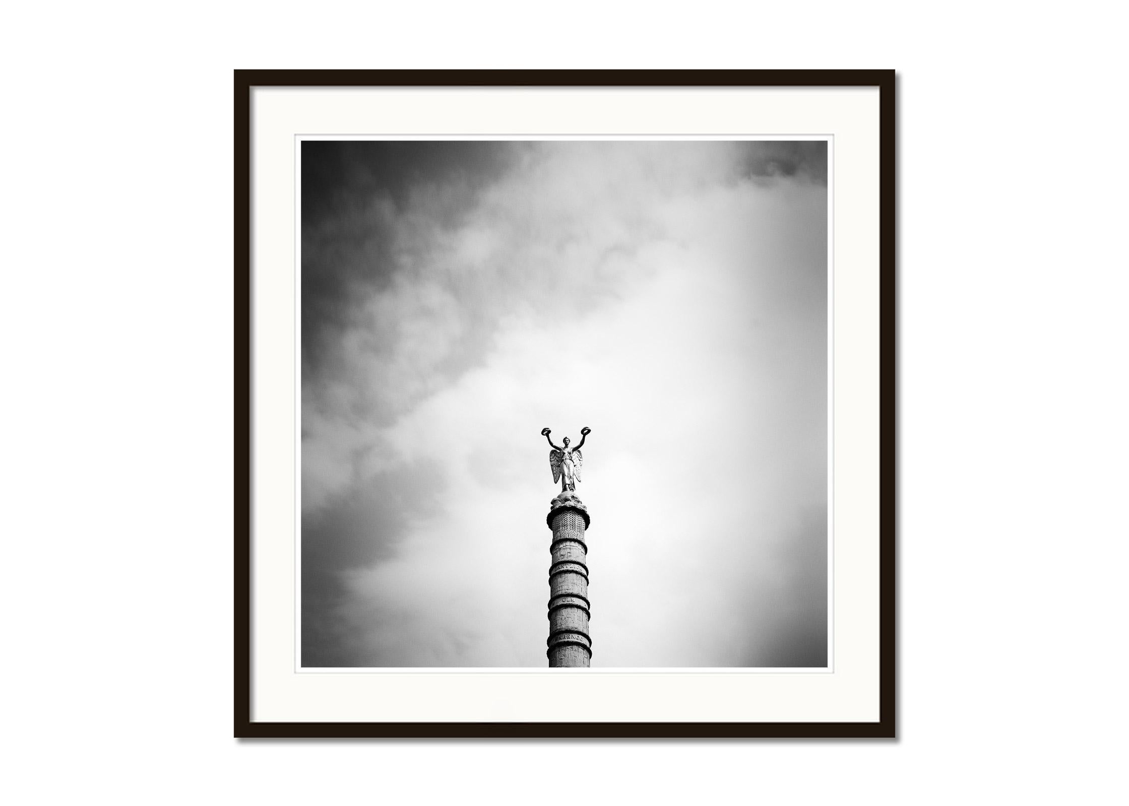 Fontaine du Palmier, Paris, France, black and white photography, landscape - Gray Black and White Photograph by Gerald Berghammer