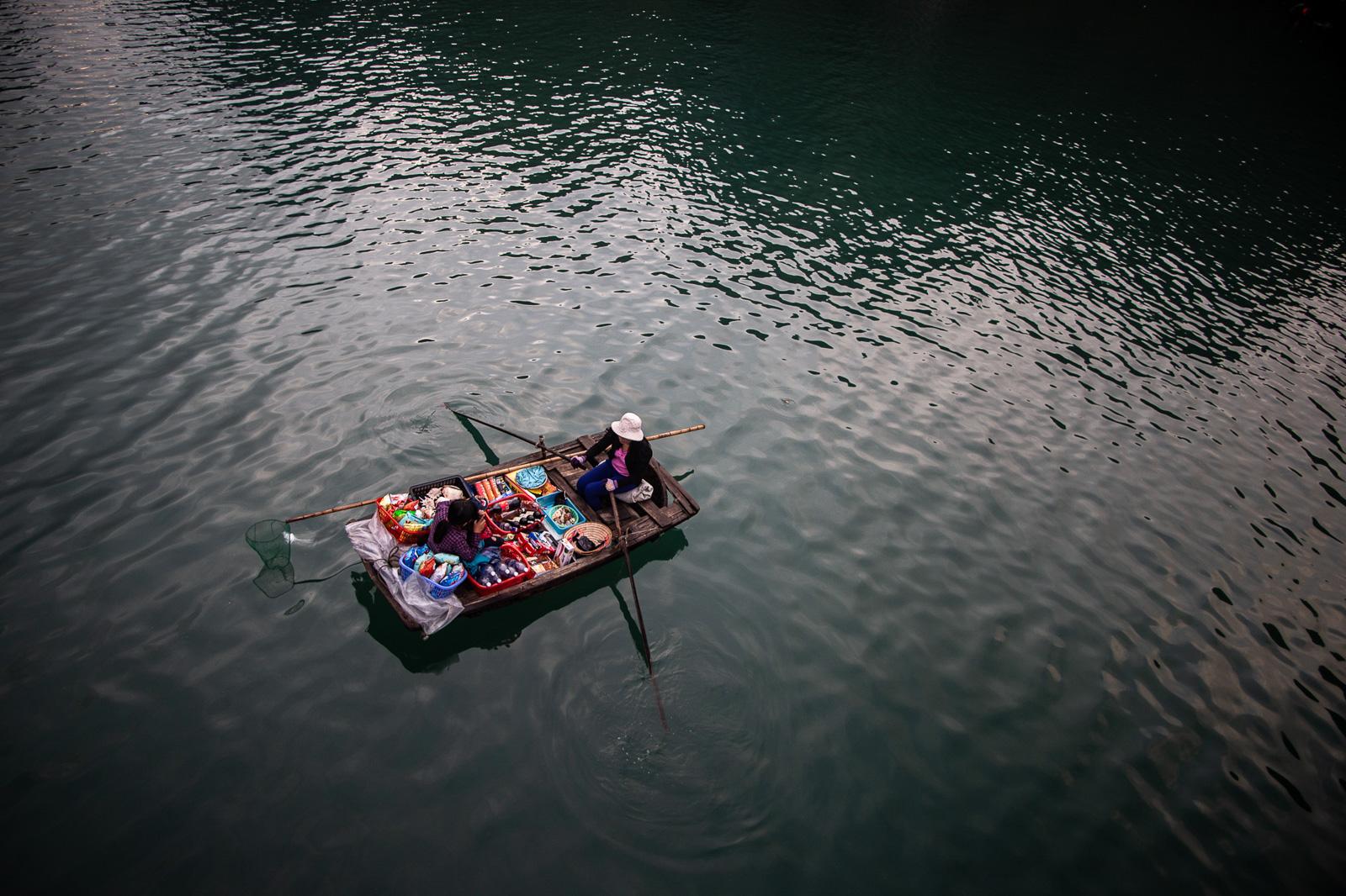 Pico Garcez Landscape Photograph - Floating Market Asia