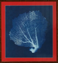 Abanico Coral Azul Serigrafiado con Marco de Bambú Dorado