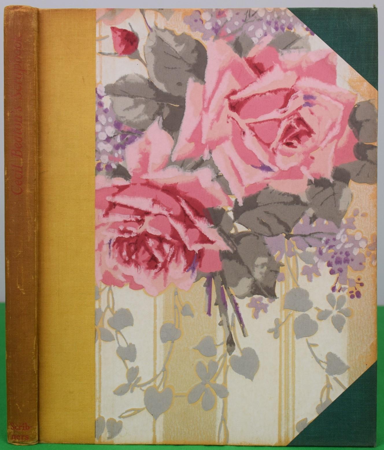 Cecil Beaton, Cecil

[136] pp.

Charles Scribner's Sons

1937

11 1/2" x 9 1/4"

con carta da parati Sanderson con boccioli di rose floreali e carte finali

Sugli scaffali di Ashcombe, ora ho più di cinquanta diari e album di ritagli, memorie di
