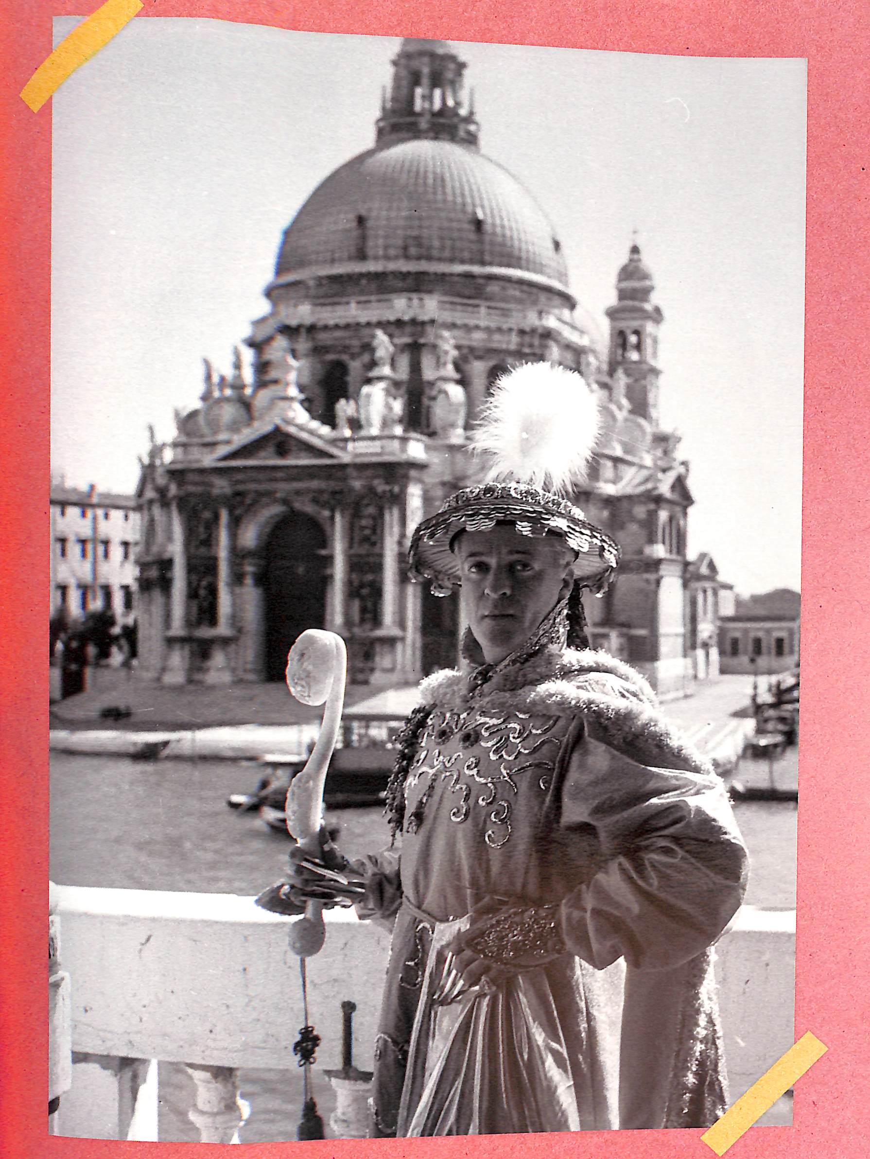 « Fashion Eye: Venice Cecil Beaton » 2021 BEATON, Cecil en vente 11
