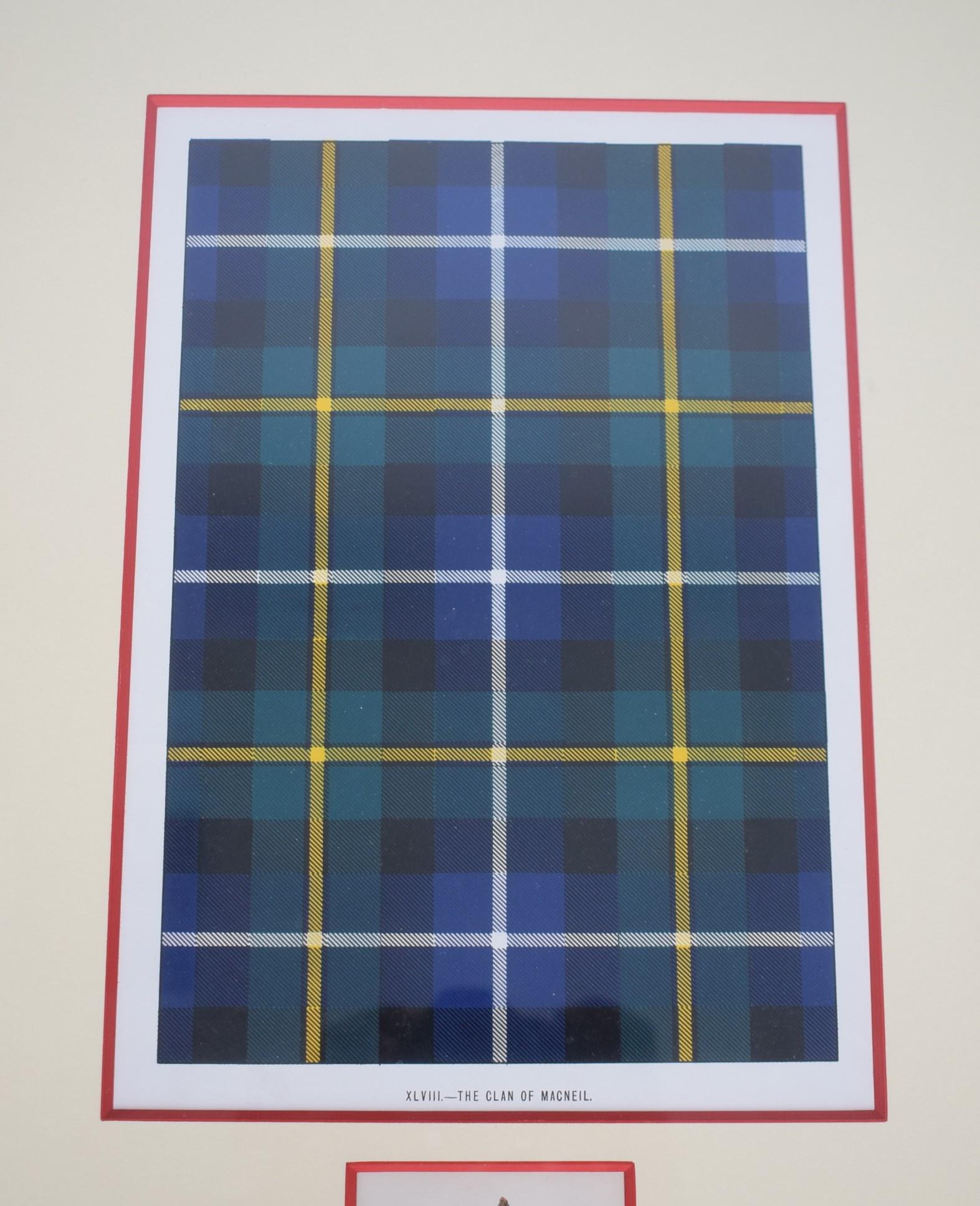 The Clan of MacNeil XLVIII Tartan/ Blason encadré Provenance : Le Su en vente 2