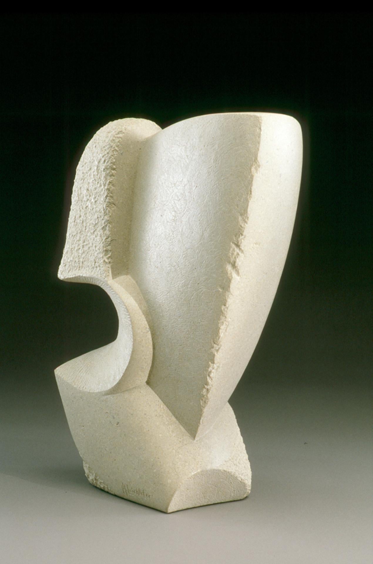 NIKE, scultura in pietra calcarea intagliata di 14 