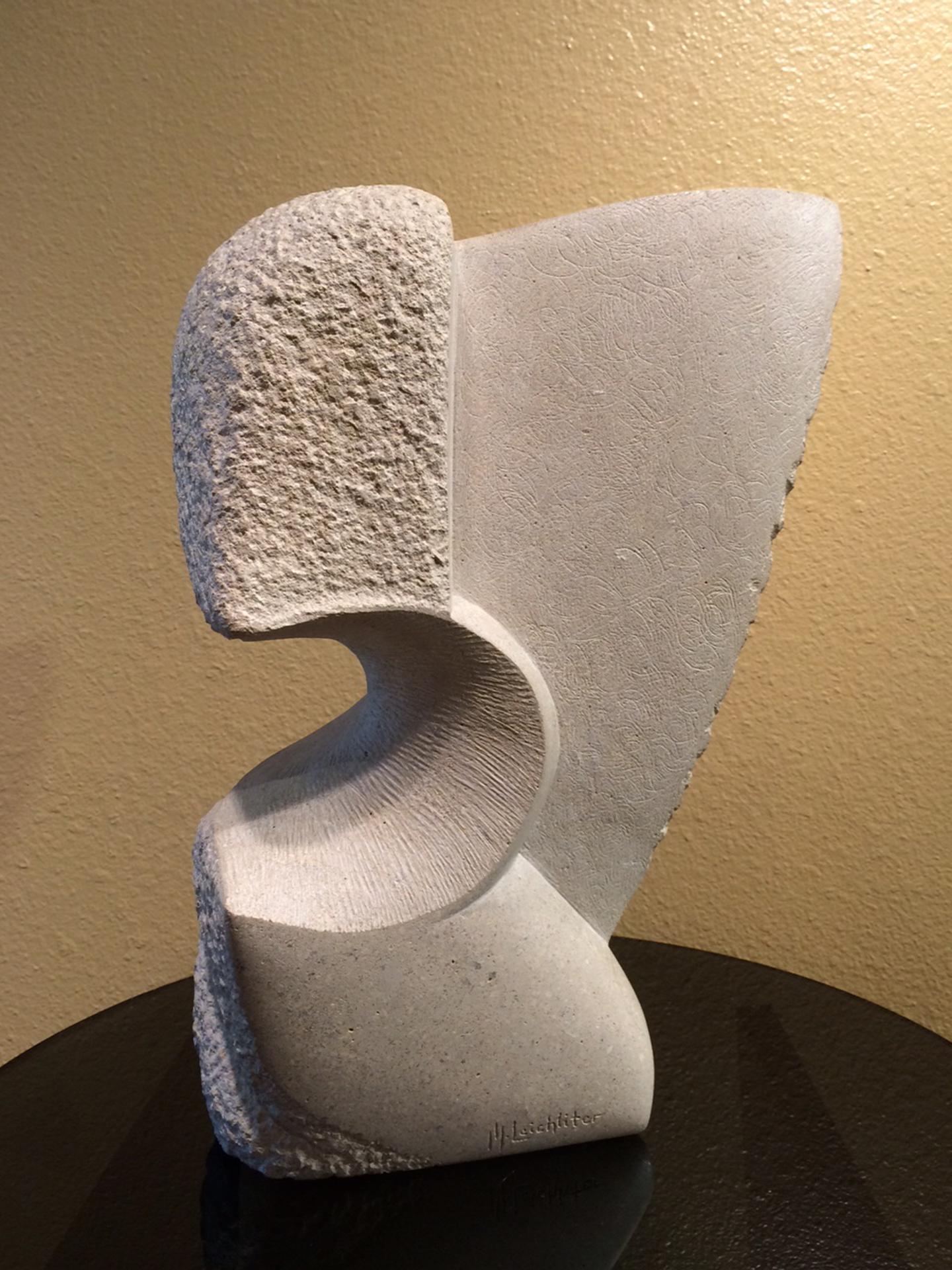 NIKE, scultura in pietra calcarea intagliata di 14 