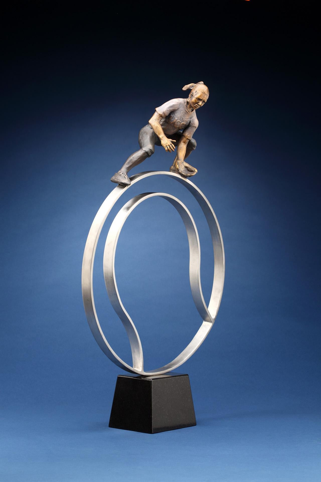 Der Exzellenz gewidmet von Denny Haskew
Bildliche Darstellung ​Softballspieler auf einem abstrakten Softball
Bronze/Edelstahl
27x16x6