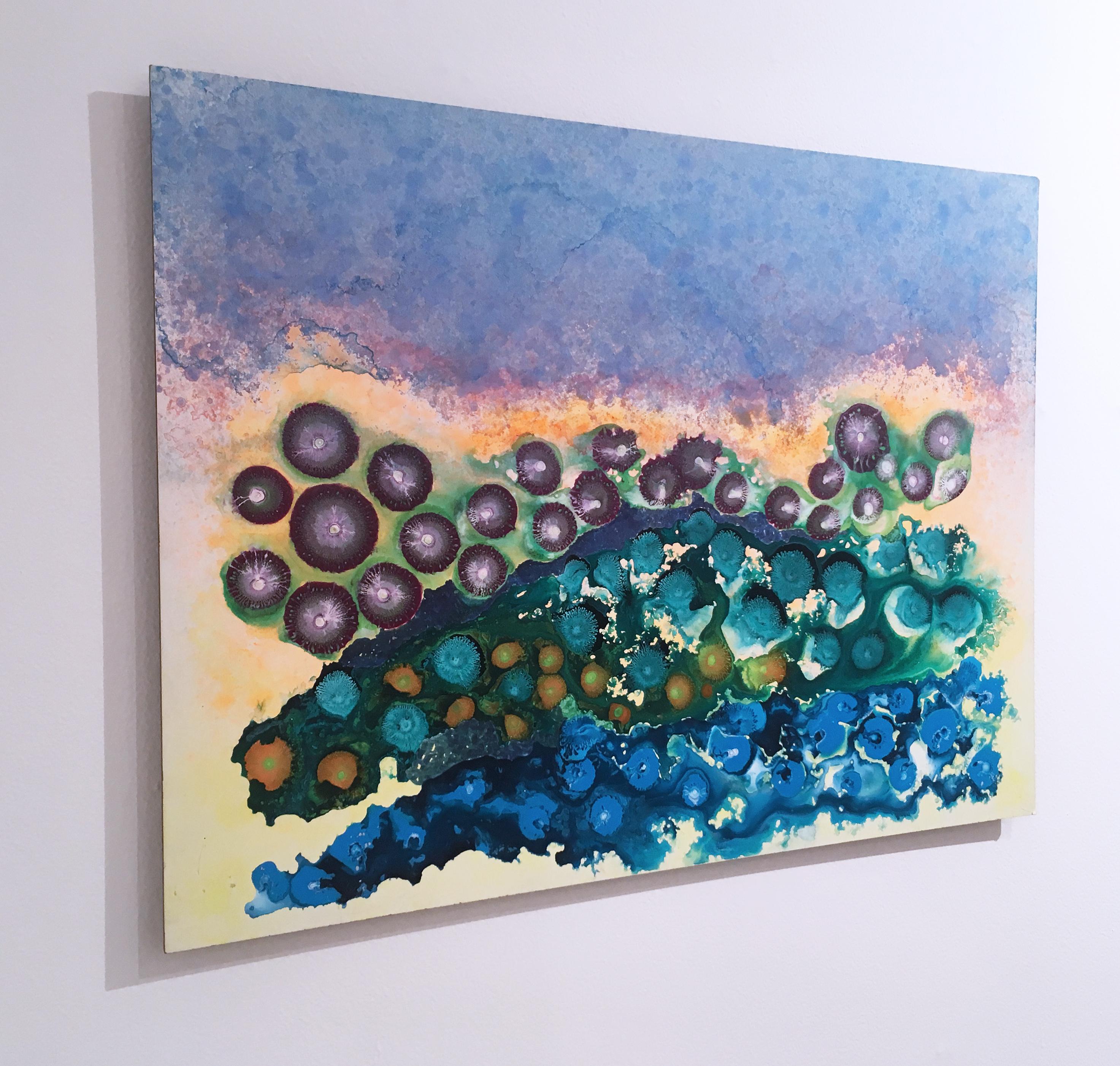 Smiling Croc, 2018, figurativ, abstrakt, floral, grün, gelb, orange, blau – Painting von Orlando Reyes