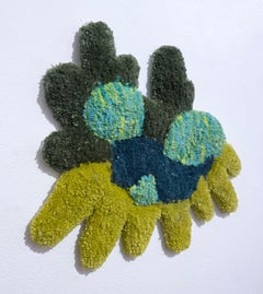 Paws Off (2022), art touffeté, textile, fibre, fil, abstrait, vert, tapis mural