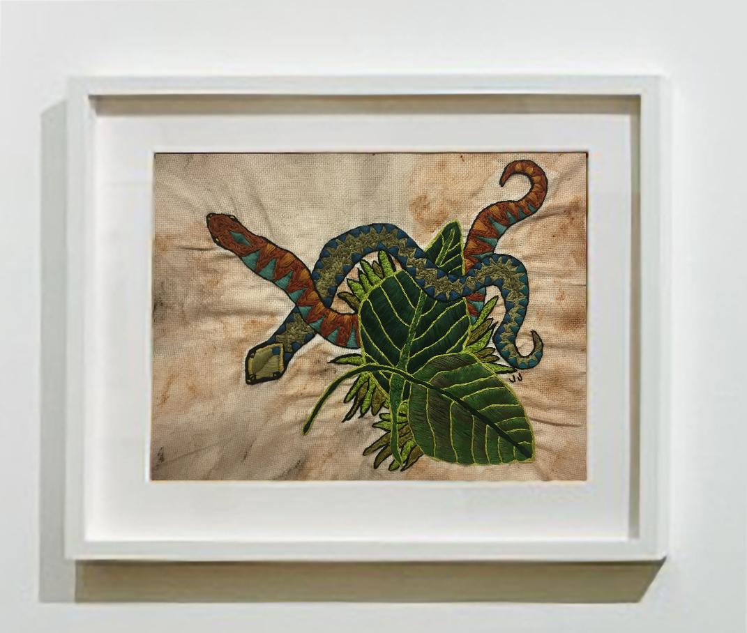 Veiled Knots, 2019, Stickerei und Stofffarbe auf Leinwand, Schlangen, Blätter, Erdtöne – Painting von Jacie Jane D'Agostino
