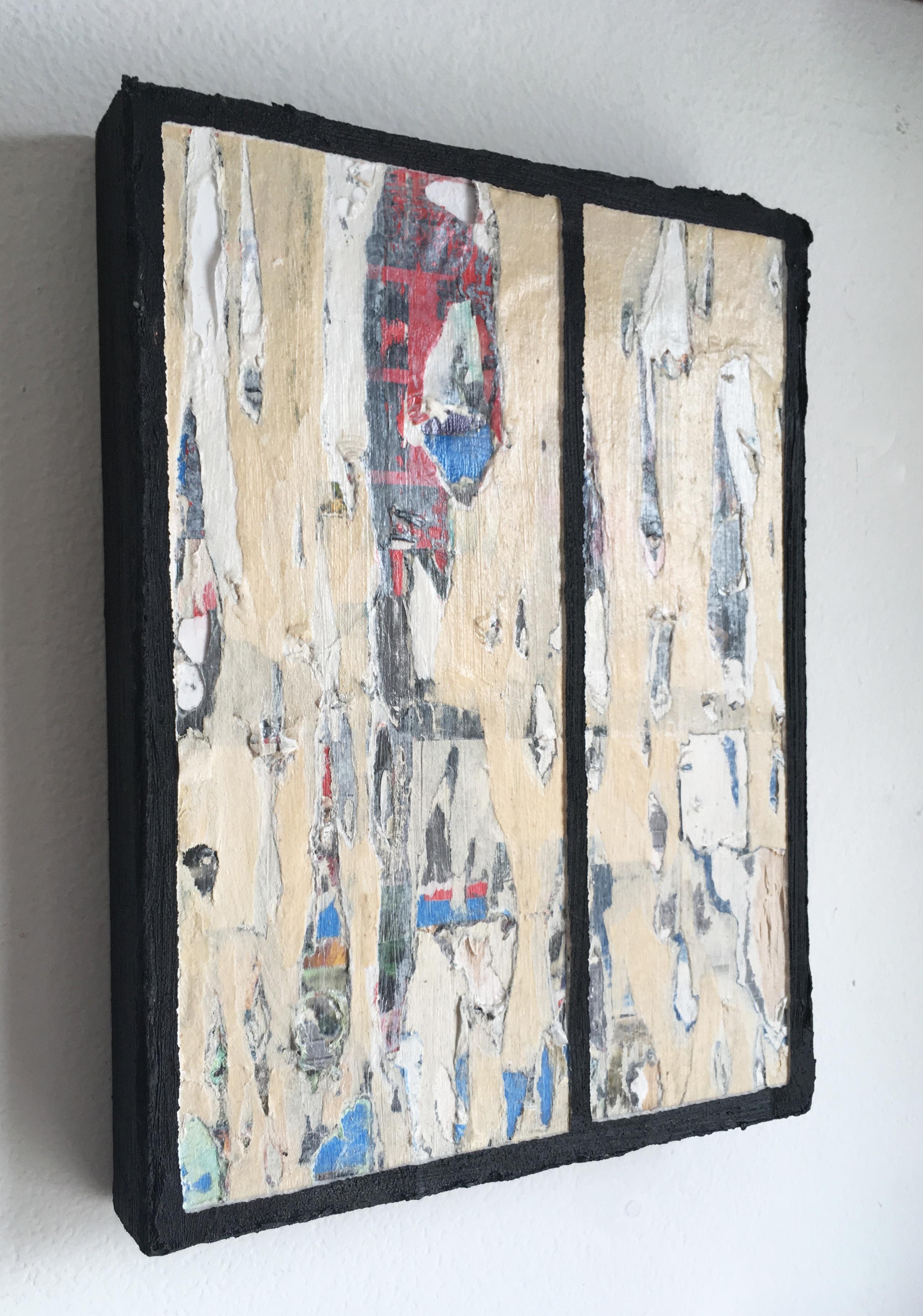 « Door #12 (Magazines) », huile et papier sur panneau de bois, tons terreux et noirs, texture - Contemporain Painting par Francesca Reyes