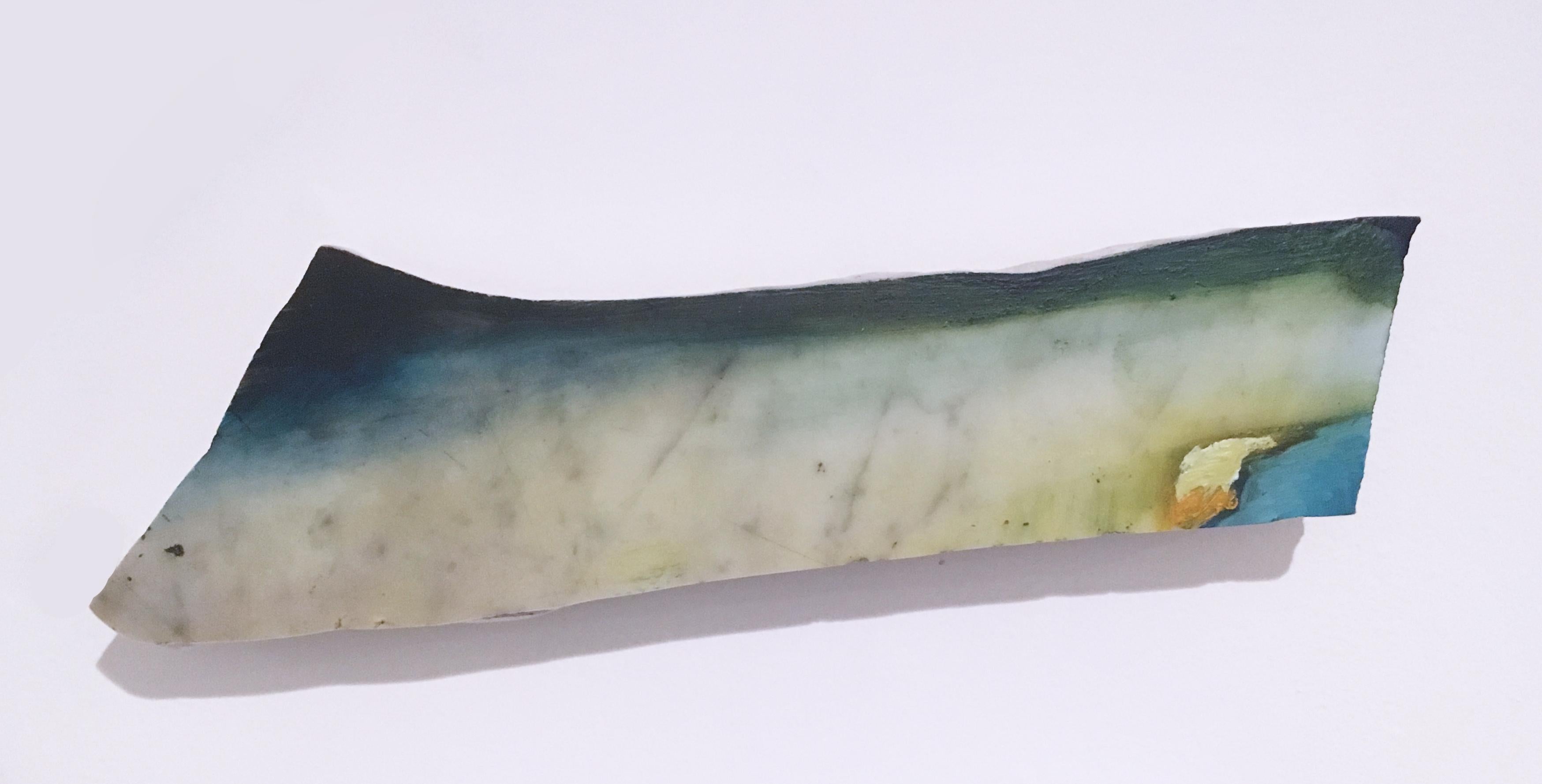 Abstract Sculpture Tom Banks - Sans titre « Marble Fragment 2 » 2019, huile, paysage, sculpture murale, nuages, bleu