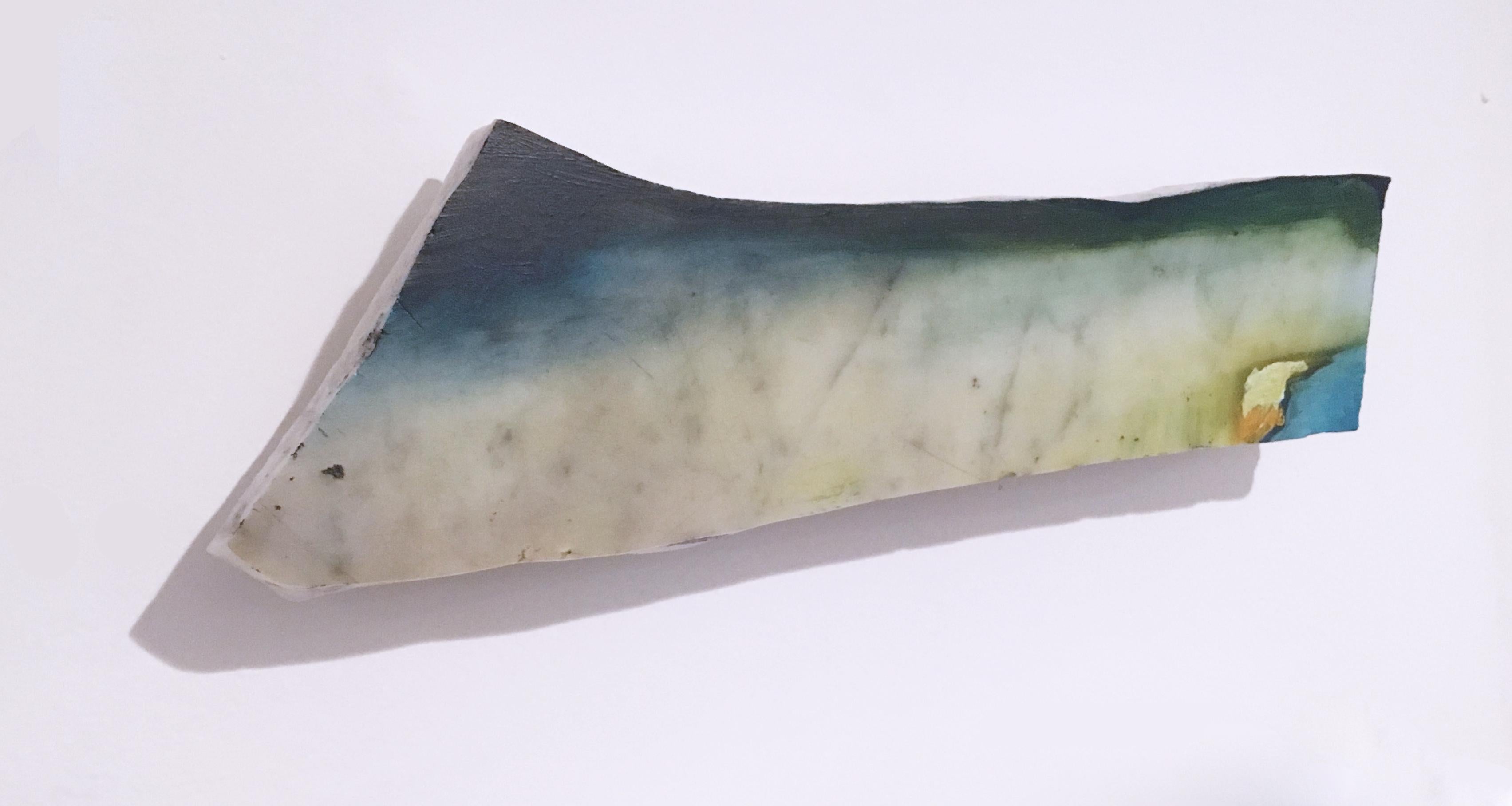 Sans titre « Marble Fragment 2 » 2019, huile, paysage, sculpture murale, nuages, bleu - Contemporain Sculpture par Tom Banks