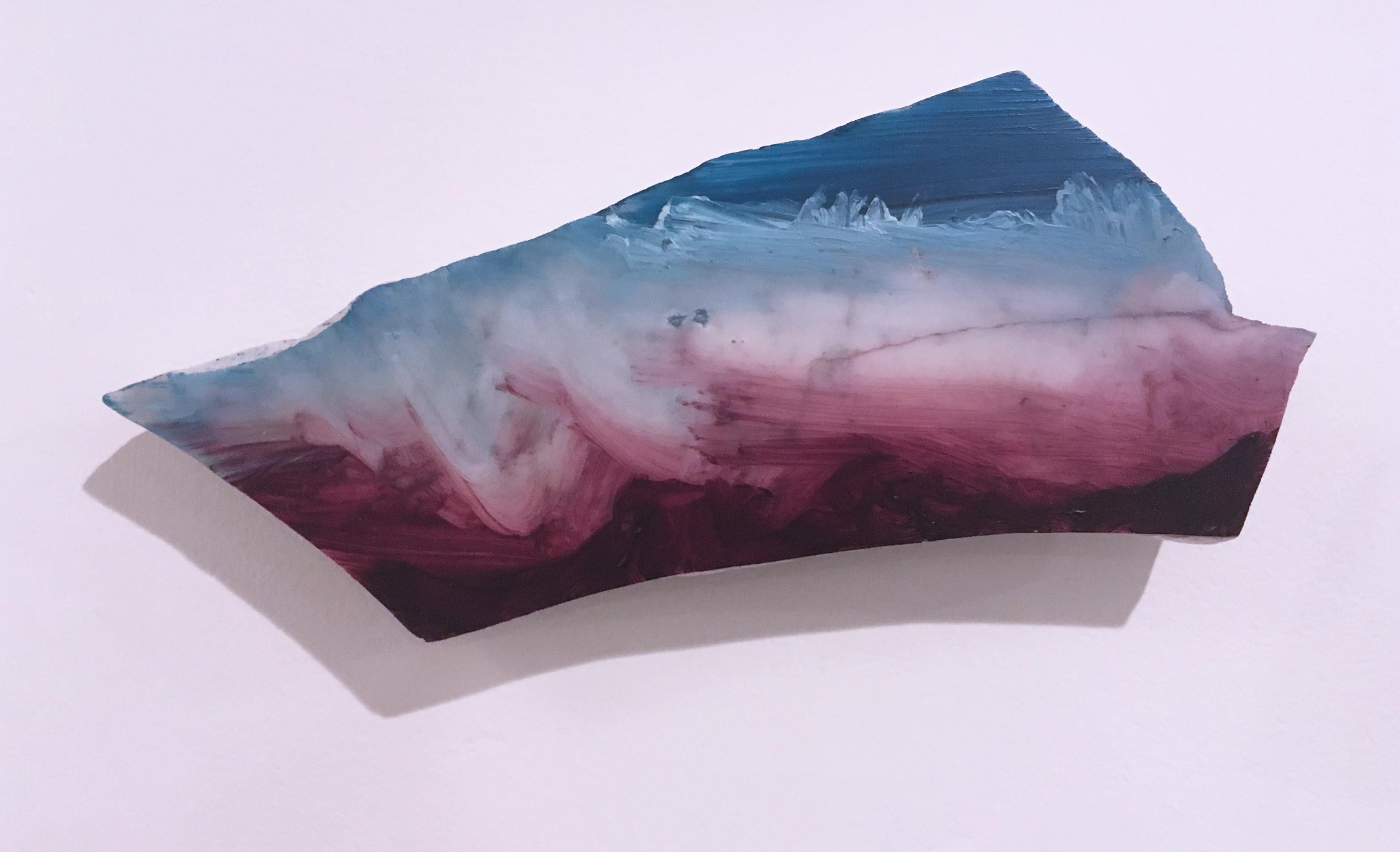 Tom Banks Abstract Sculpture – Unter dem Titel ""Marmorfragment 5"" 2019, Öl, Landschaft, Wandskulptur, Wolken, Blau