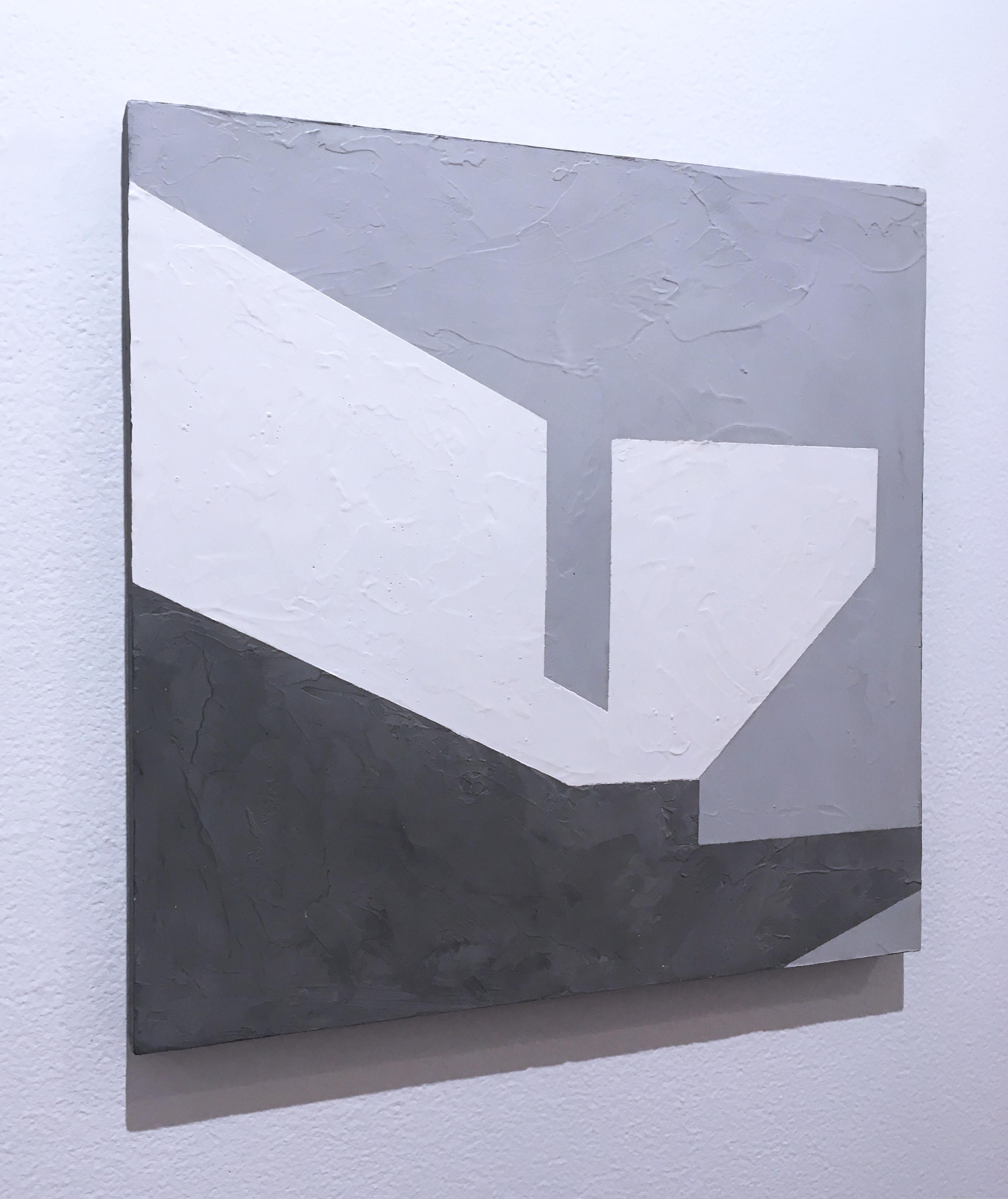 Balancing IV, 2019, Abstrakte Geometrie, nicht-gegenständlich, italienischer Gips und Acryl auf Platte.  Grau, schwarz und weiß.