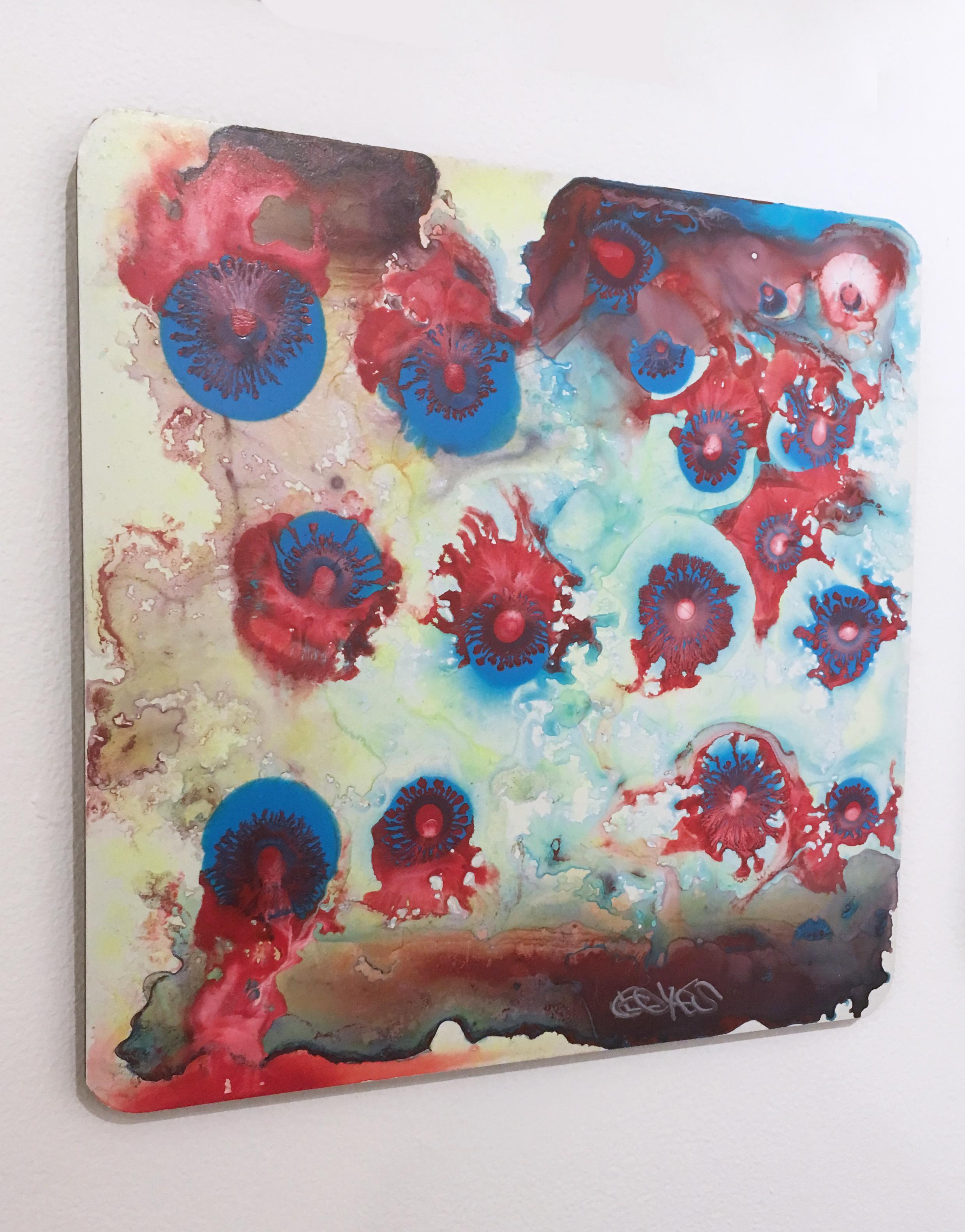 SOL 5 2018, abstraction figurative, florale, bleue, rouge, verte - Gris Abstract Painting par Orlando Reyes