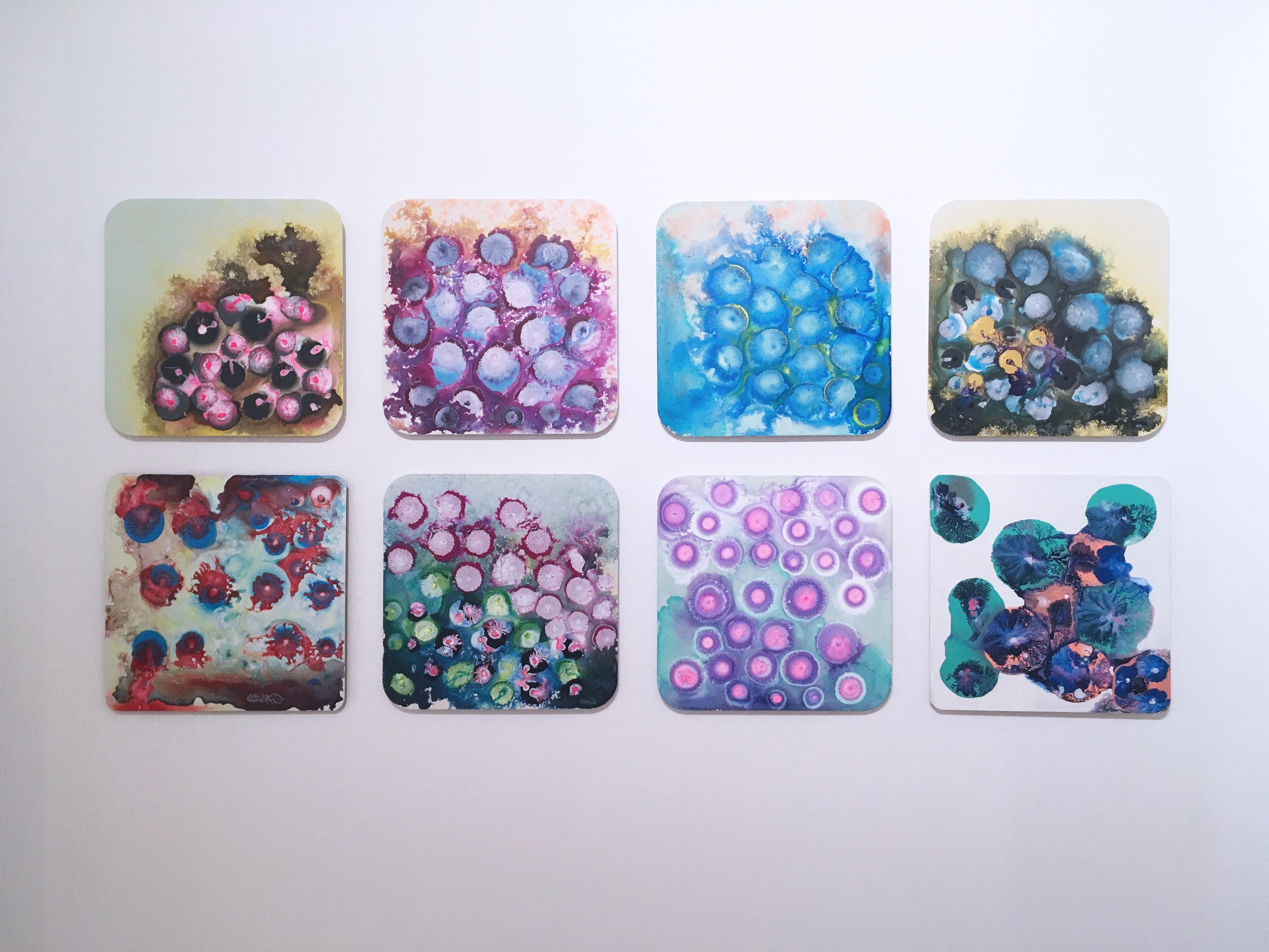 SOL 7 2018, abstraction figurative, floral, bleu, violet, rose, vert. Émail à base d'eau sur panneau d'aluminium. De la série des Paysages d'Origami Subatomiques.