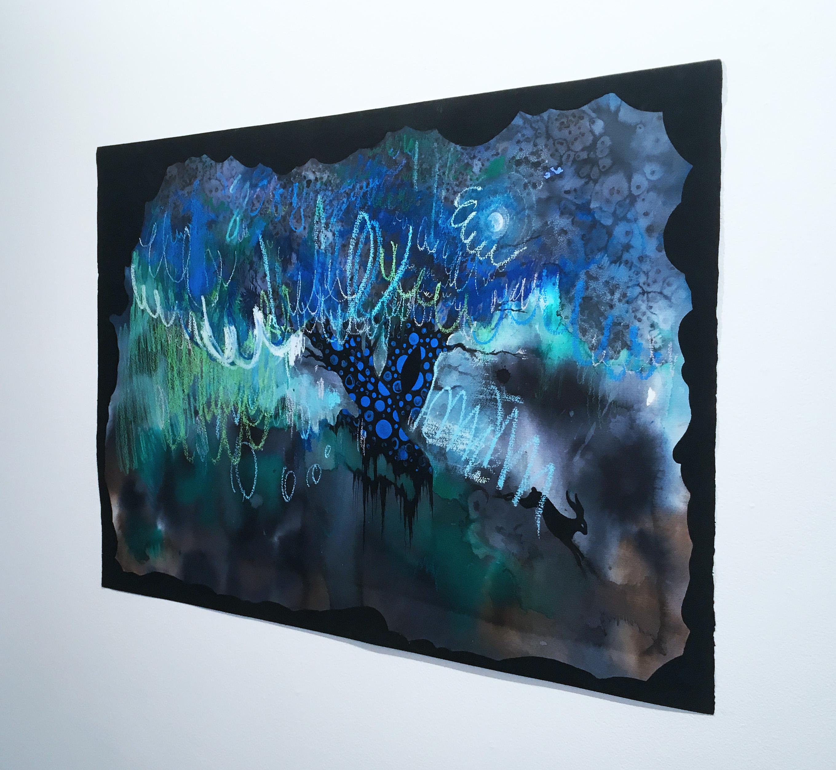 Dark Night, 2020, aquarelle, pastel à l'huile, noir, cadre, paysage, fantaisie, bleu - Bleu Landscape Art par Shamona Stokes