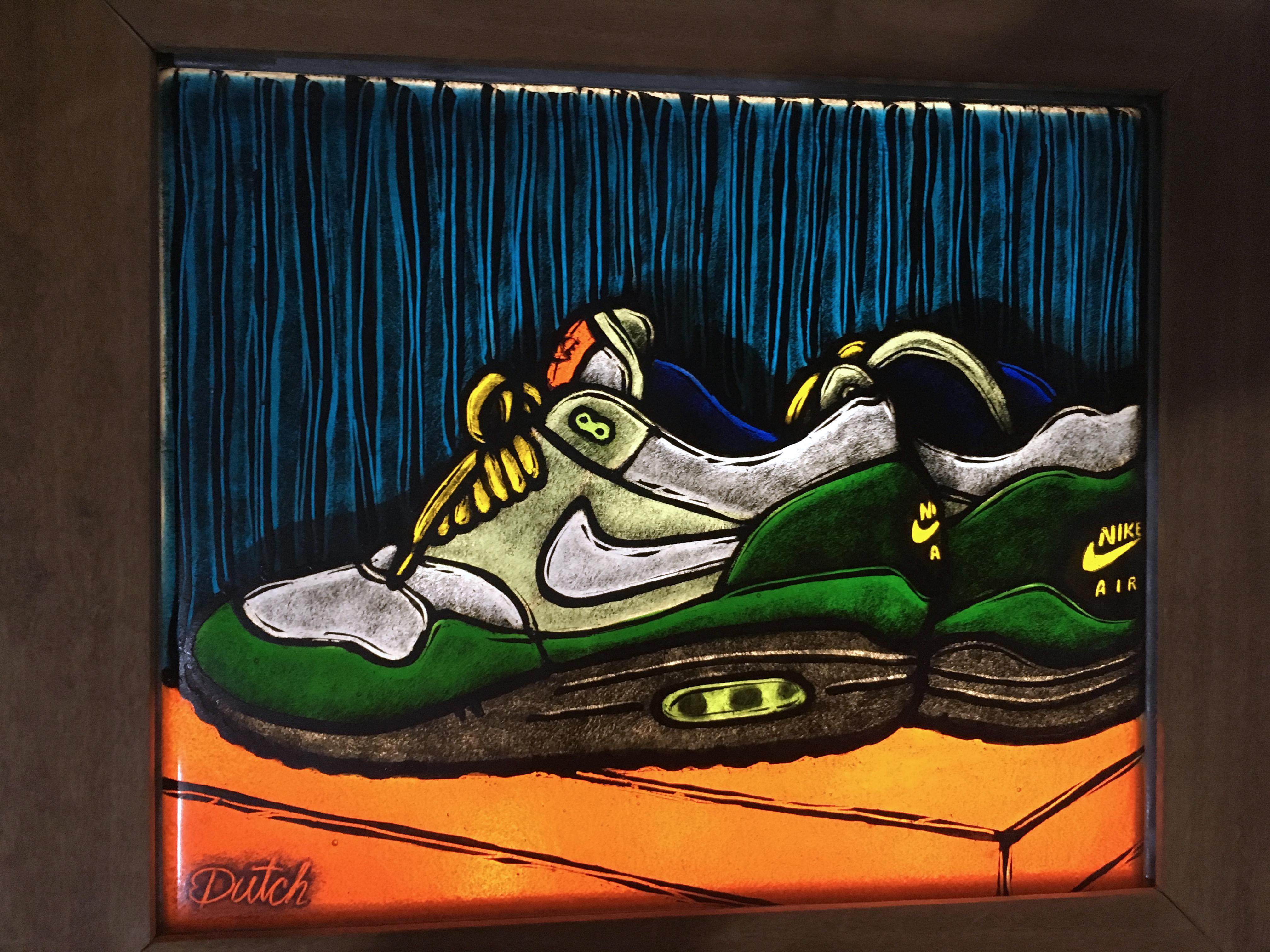 Air Max, 2016, verre fusionné, Nike, vert, orange, escargot, bleu, cadre, fenêtre - Marron Figurative Painting par TF Dutchman