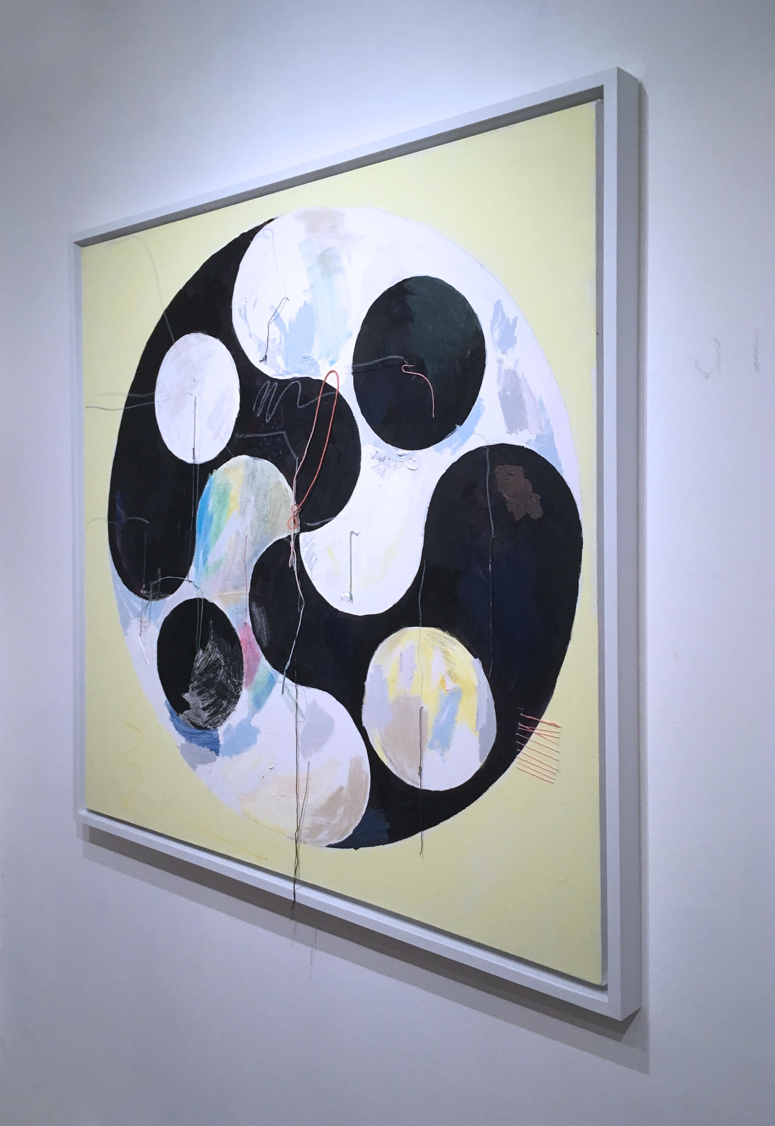 Yin Yang, 2020, acrylique, huile, toile, fil, noir, jaune, abstrait - Contemporain Painting par Macauley Norman