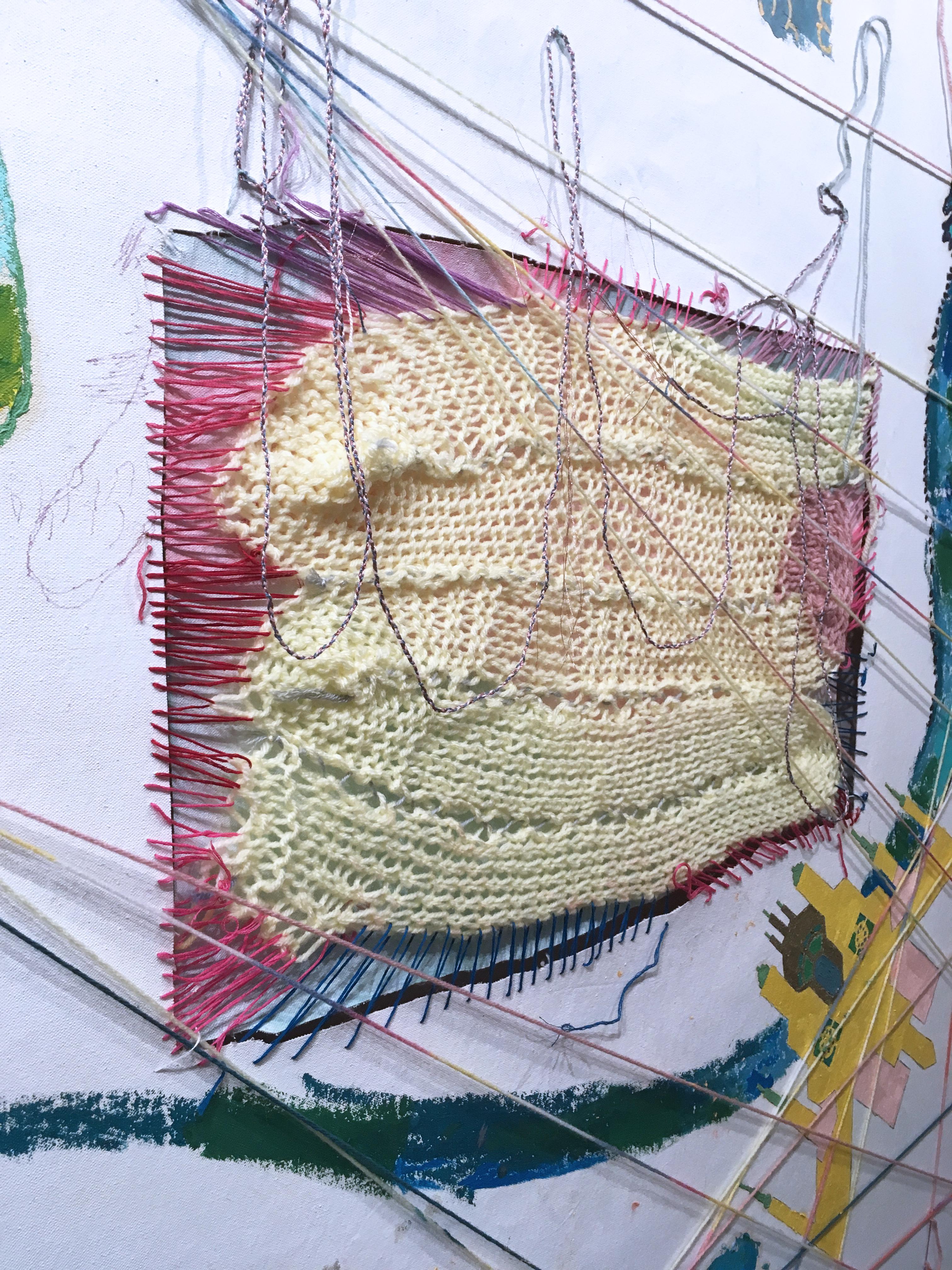 Attacco dall'alto, 2020, acrilico, olio, tela, filato, filo, verde, rosa, aquila in vendita 5