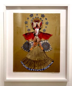 Déesse du feu, peinture et collage en relief or, rouge et bleu