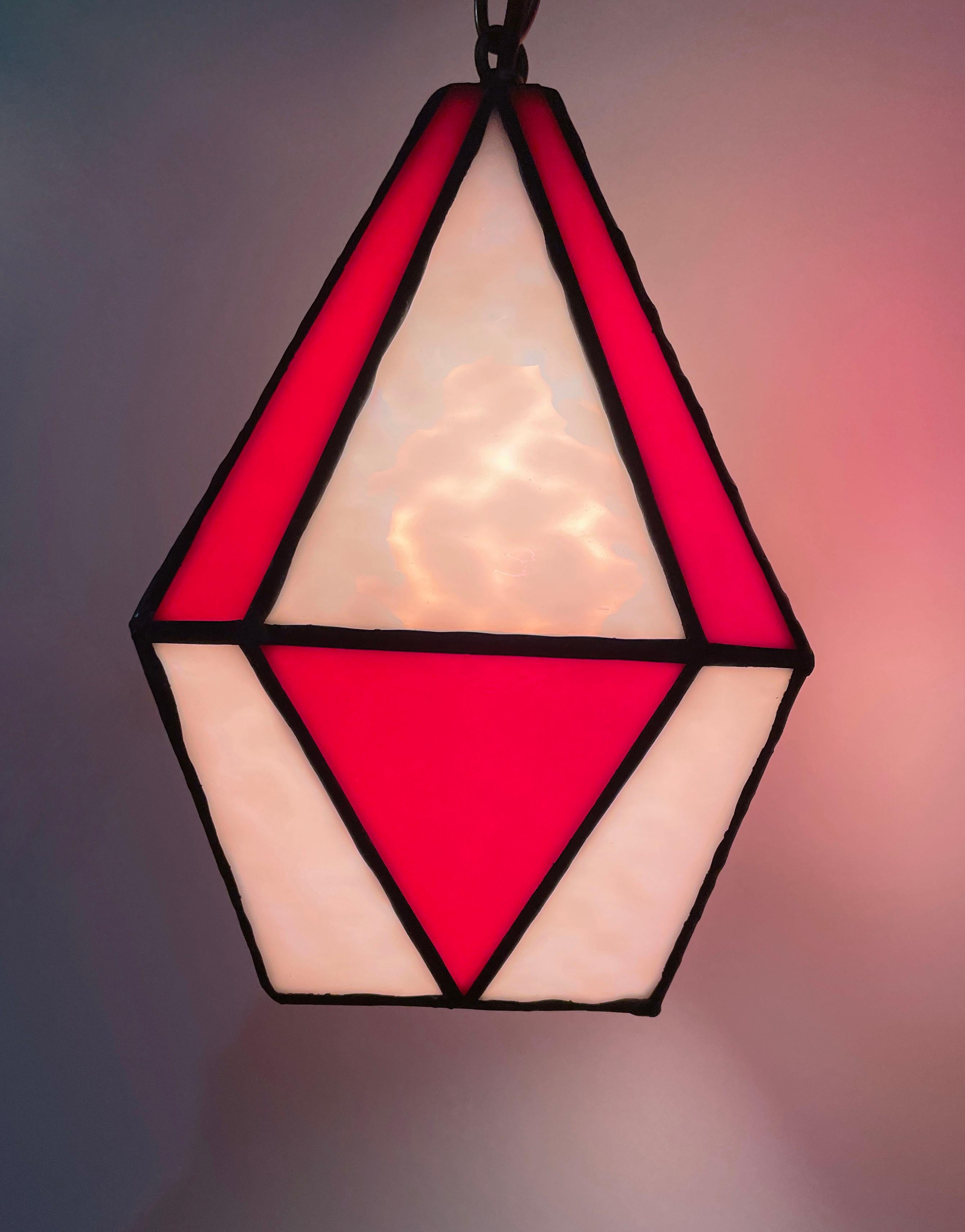 Lanterne en damier rouge - Contemporain Art par TF Dutchman