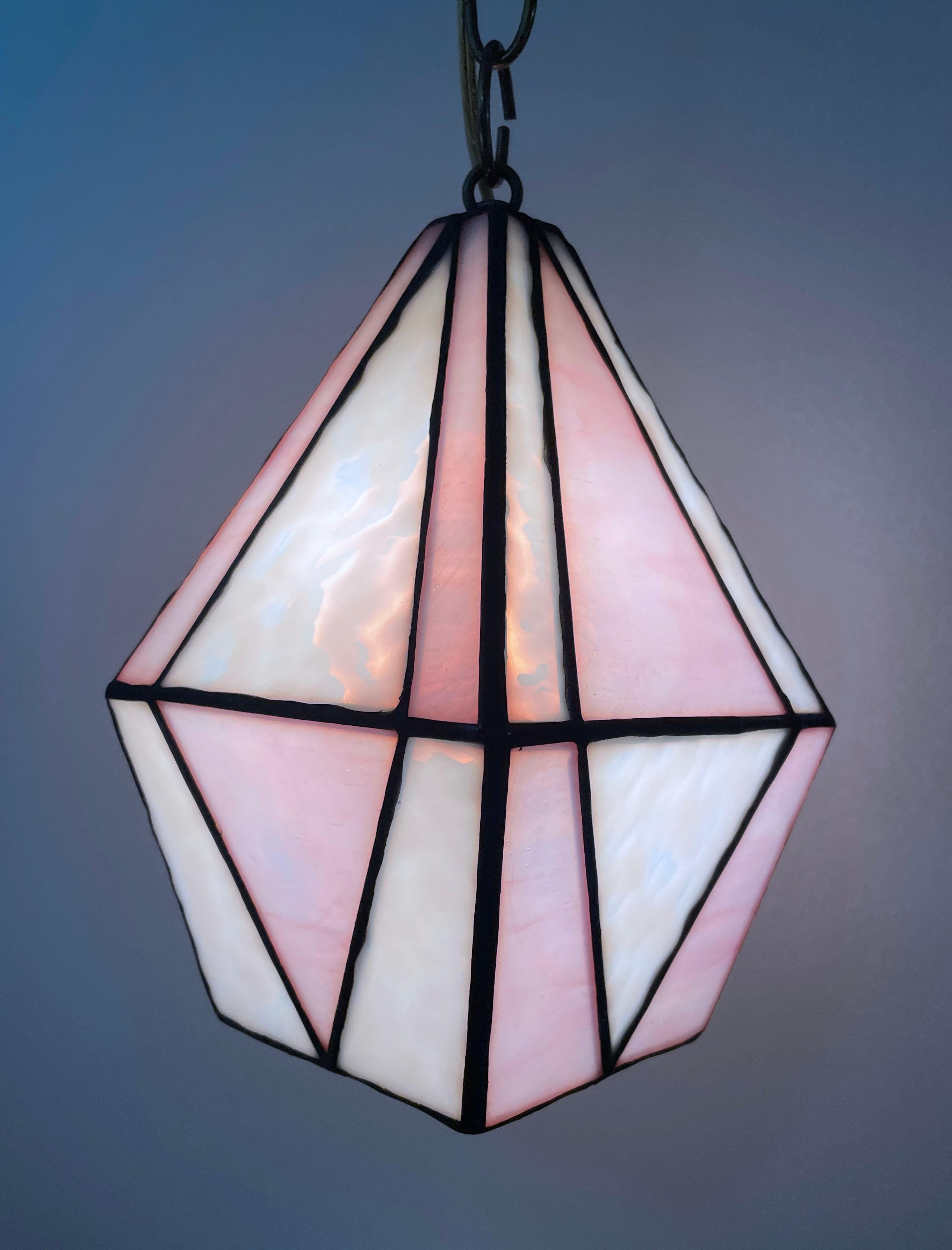 Lanterne en damier rose - Contemporain Sculpture par TF Dutchman