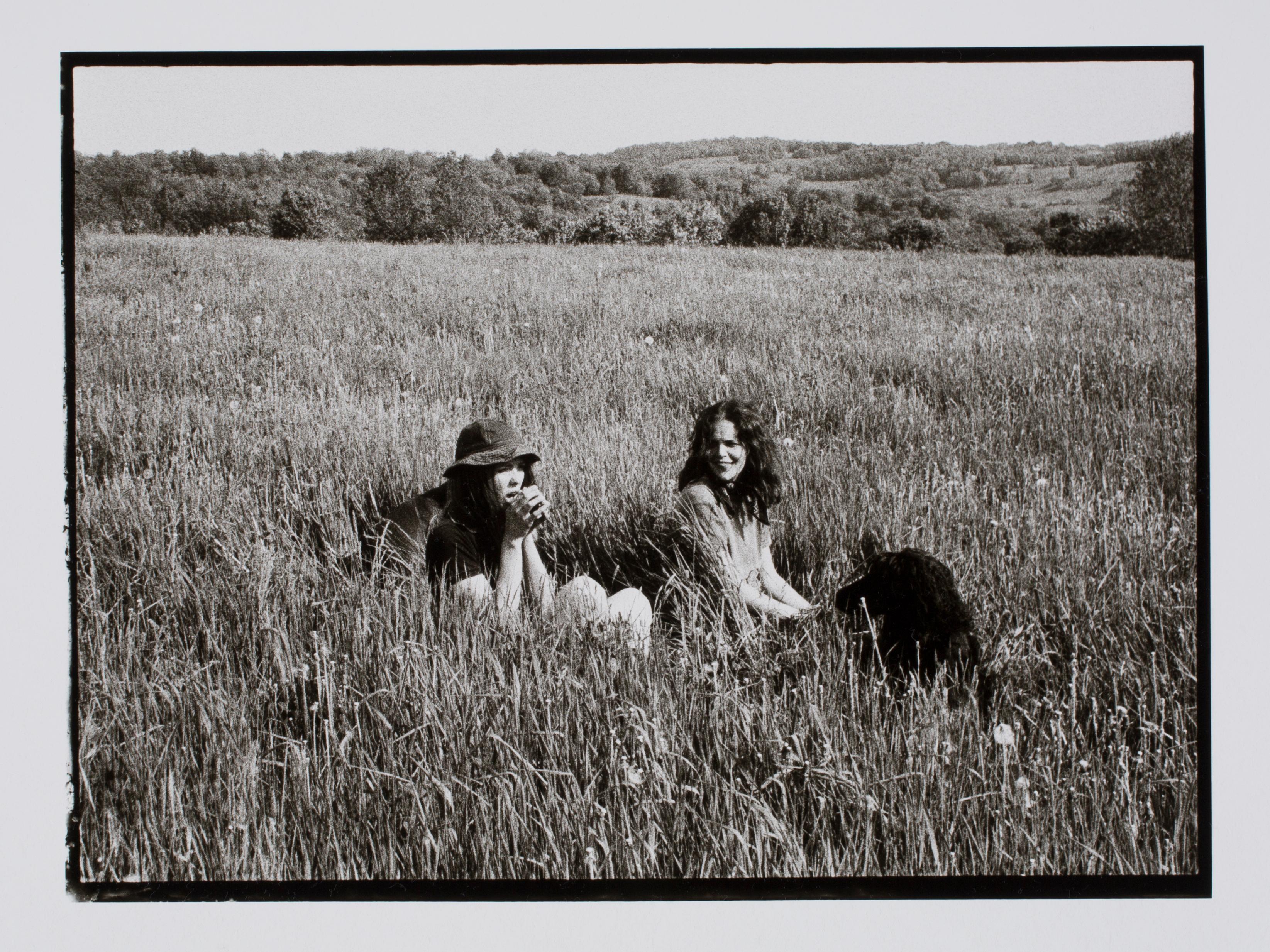 Hideoki Hagiwara Black and White Photograph - Hideoki, Black & White Photography, Friends in a Field of Grass, Montauk, 1970