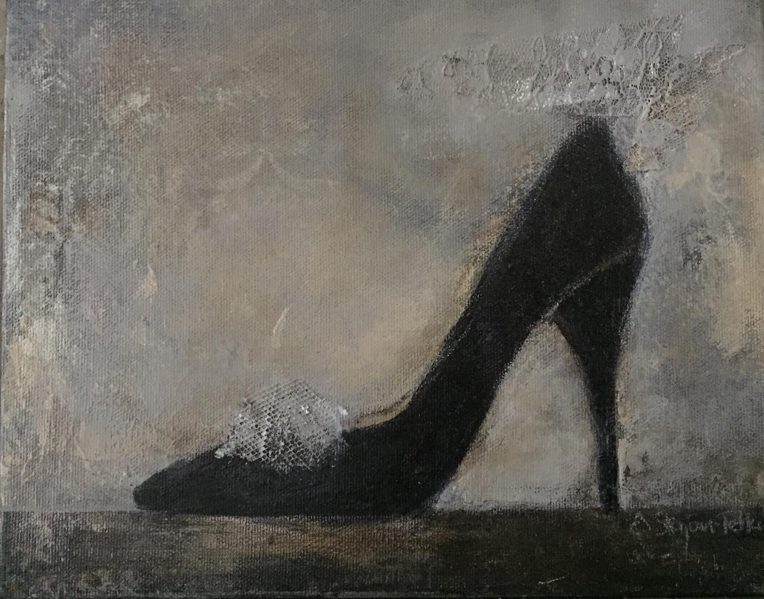 In questo dipinto su tela, l'enfasi è posta sui dettagli delicati e sulla forte composizione. La combinazione di pittura espressiva e collage tessile crea elementi di consistenza e dimensione. Questa opera d'arte intima è classica e senza tempo, con