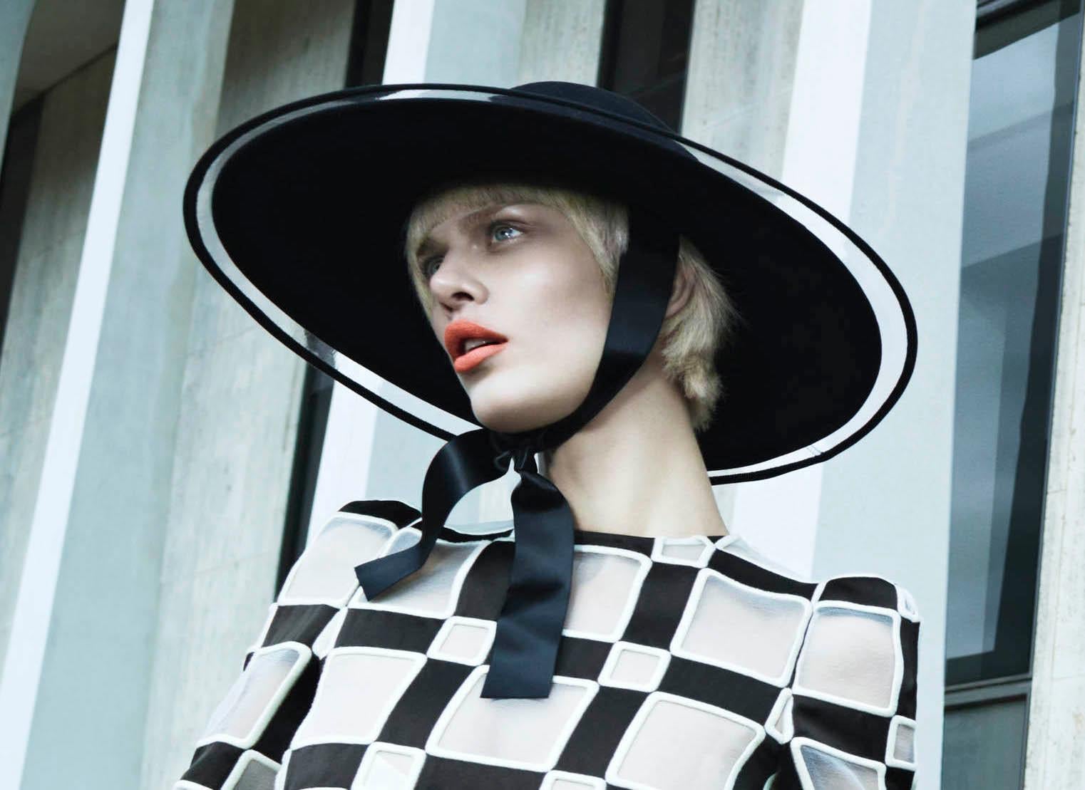 Aymeline x 2 - Emma Summerton, Bianco e nero, Modelli, Architettura, Moda in vendita 2