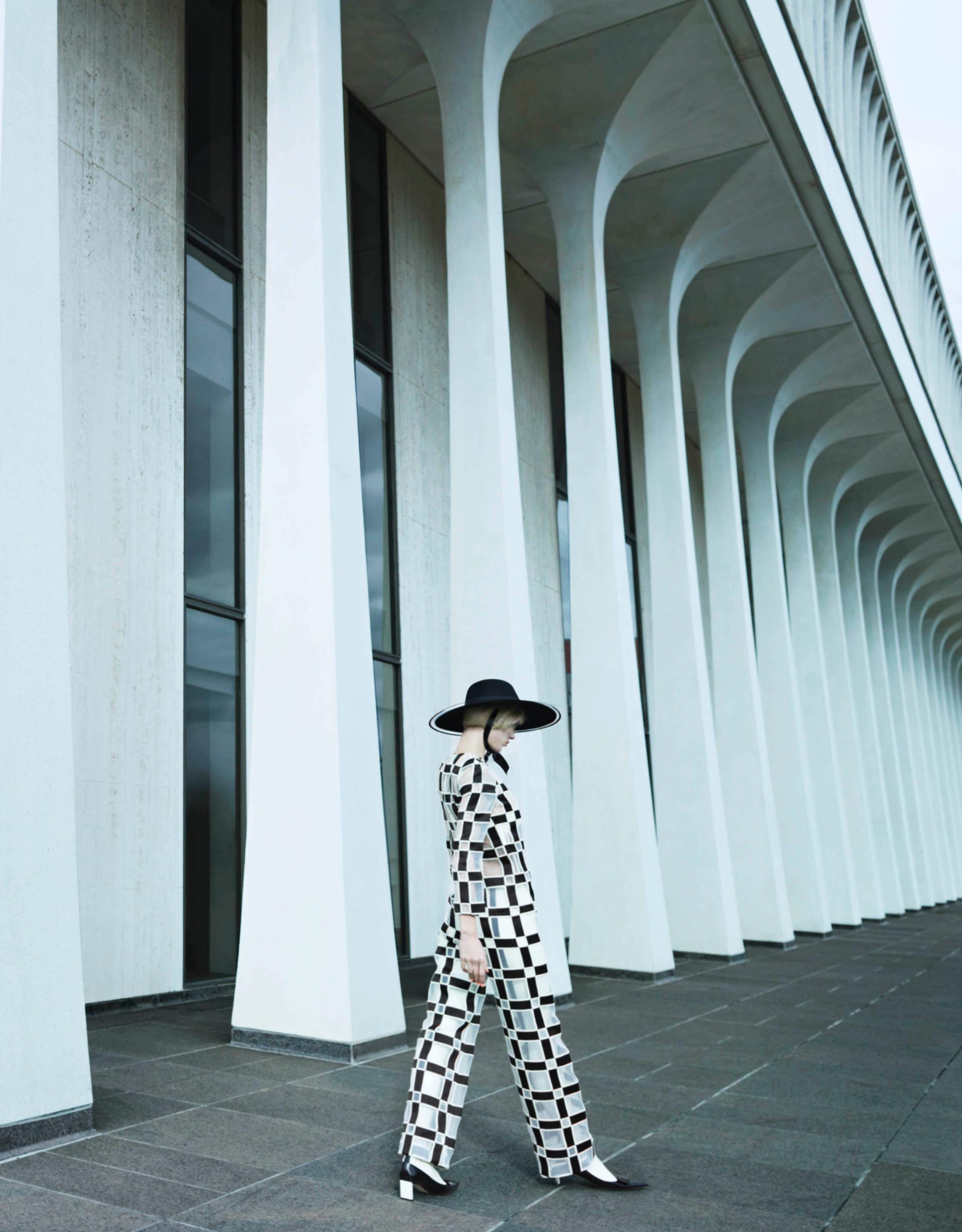 Aymeline x 2 - Emma Summerton, Bianco e nero, Modelli, Architettura, Moda in vendita 3