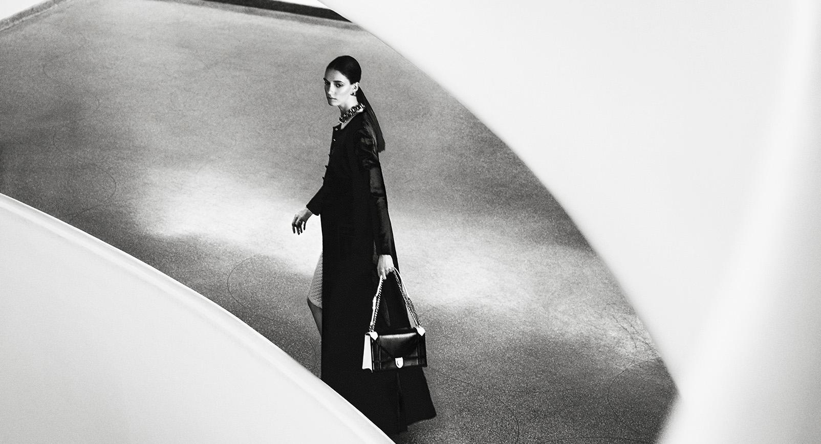 Guggenheim x Dior - Emma Summerton, Noir et Blanc, Mode, Femme, Dior en vente 1