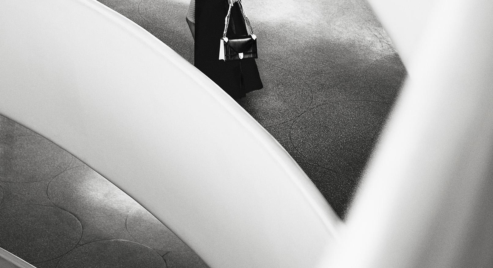 Guggenheim x Dior - Emma Summerton, Noir et Blanc, Mode, Femme, Dior en vente 2