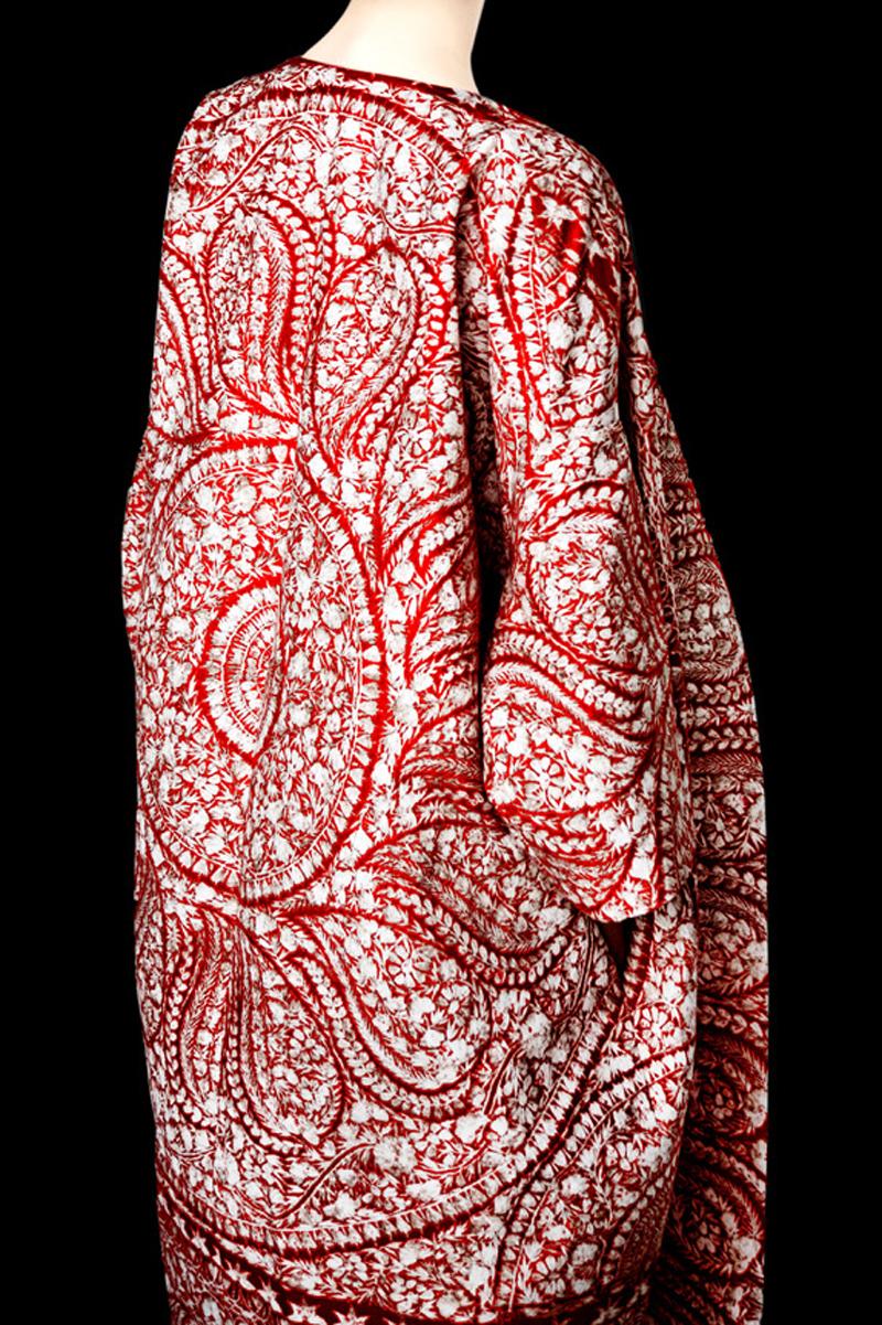 Senza Volto (Rosso), Old Futur- Erik Madigan Heck, Astratto, Moda, Colore in vendita 2