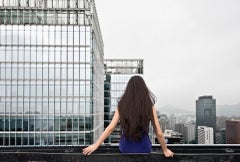 Self-Portrait (Seoul) Jun Ahn, Fotografie, Stadtlandschaft, Porträt, Frau, Kunst