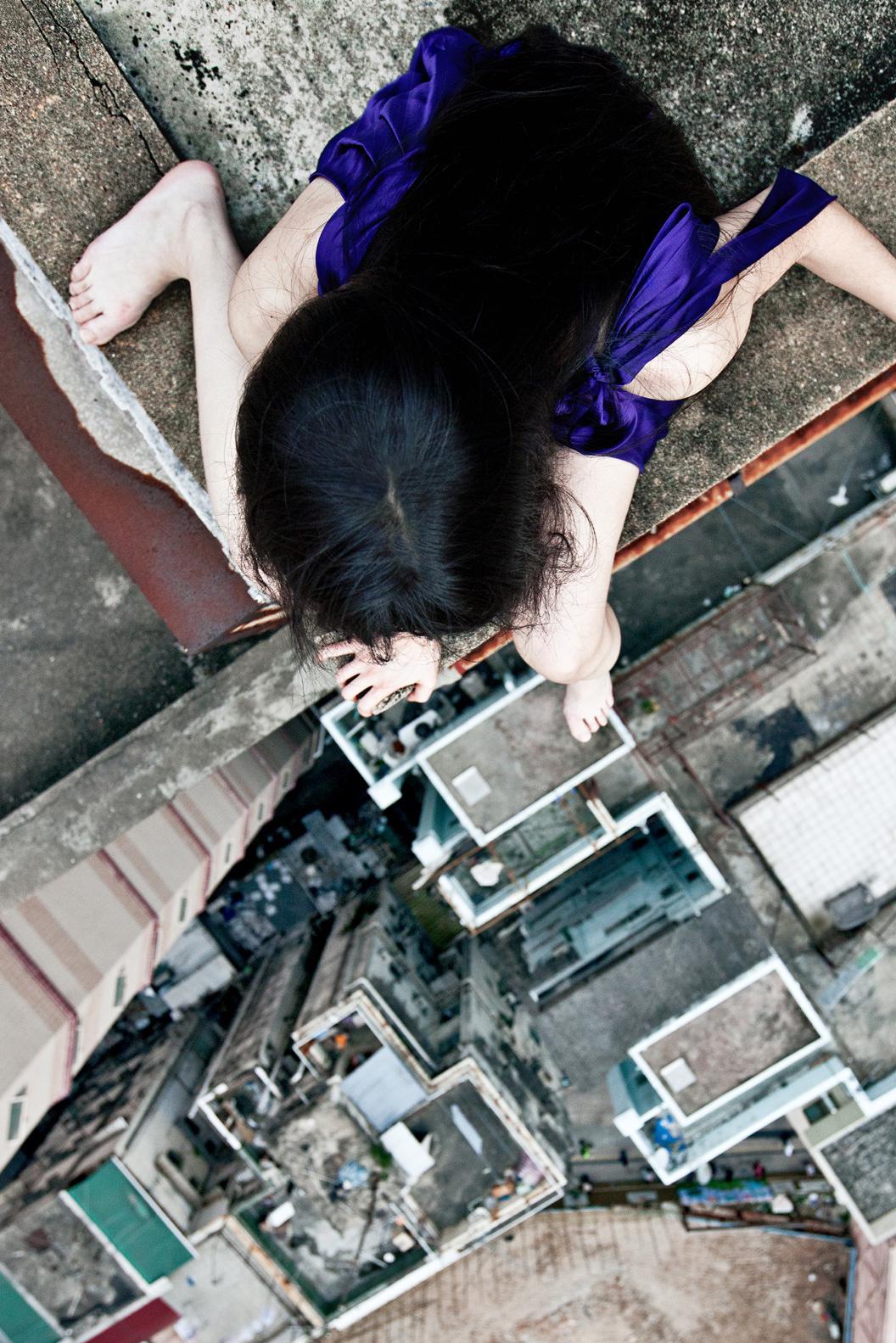 Self-Porträt (Hong Kong) Jun Ahn, Fotografie, Stadtlandschaft, Hongkong, Frau im Angebot 3