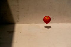 One Life (2015) #006 Jun Ahn, Fotografie, Apfel, Rot, Abstrakt, Minimalismus