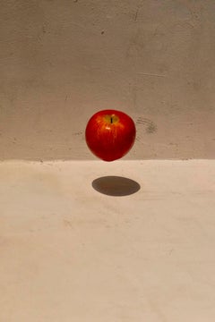 One Life (2015) #006 Jun Ahn, Fotografie, Apfel, Rot, Abstrakt, Minimalismus