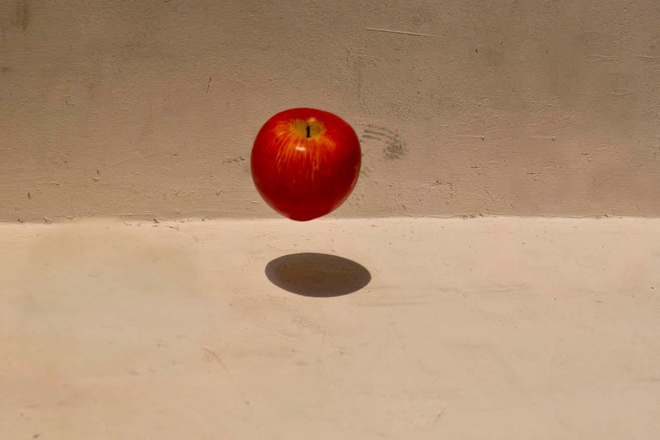 One Life (2015) #006 – Jun Ahn, Photography, Apple, Red, Abstract, Minimalism For Sale 2