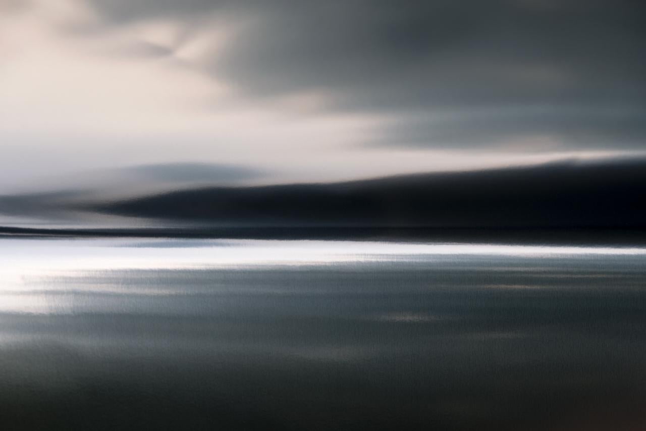 Dominique TEUFEN (*1975, Switzerland)
First Light, from the series 'Rays of Light', 2019
Hahnemühle Fine Art Baryta
Sheet 80 x 120 cm (31 1/2 x 47 1/4 in.)
Frame 91 x 130 x 4 cm (35 7/8 x 47 1/4 in.)
Edition of 5, plus 2 AP, 1/5
Framed to artist's