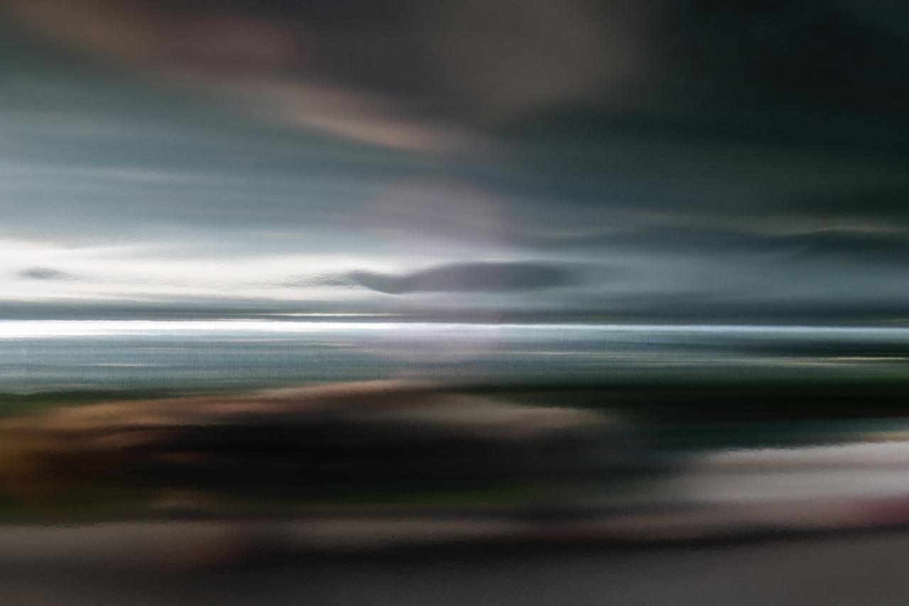 Dominique TEUFEN (*1975, Suisse)
Nuit d'été, de la série " Rayons de lumière ", 2019
Hahnemühle Fine Art Baryta
Feuille 80 x 120 cm (31 1/2 x 47 1/4 in.)
Cadre 91 x 130 x 4 cm (35 7/8 x 47 1/4 in.)
Edition de 5, plus 2 AP, 2/5
Encadrement selon les