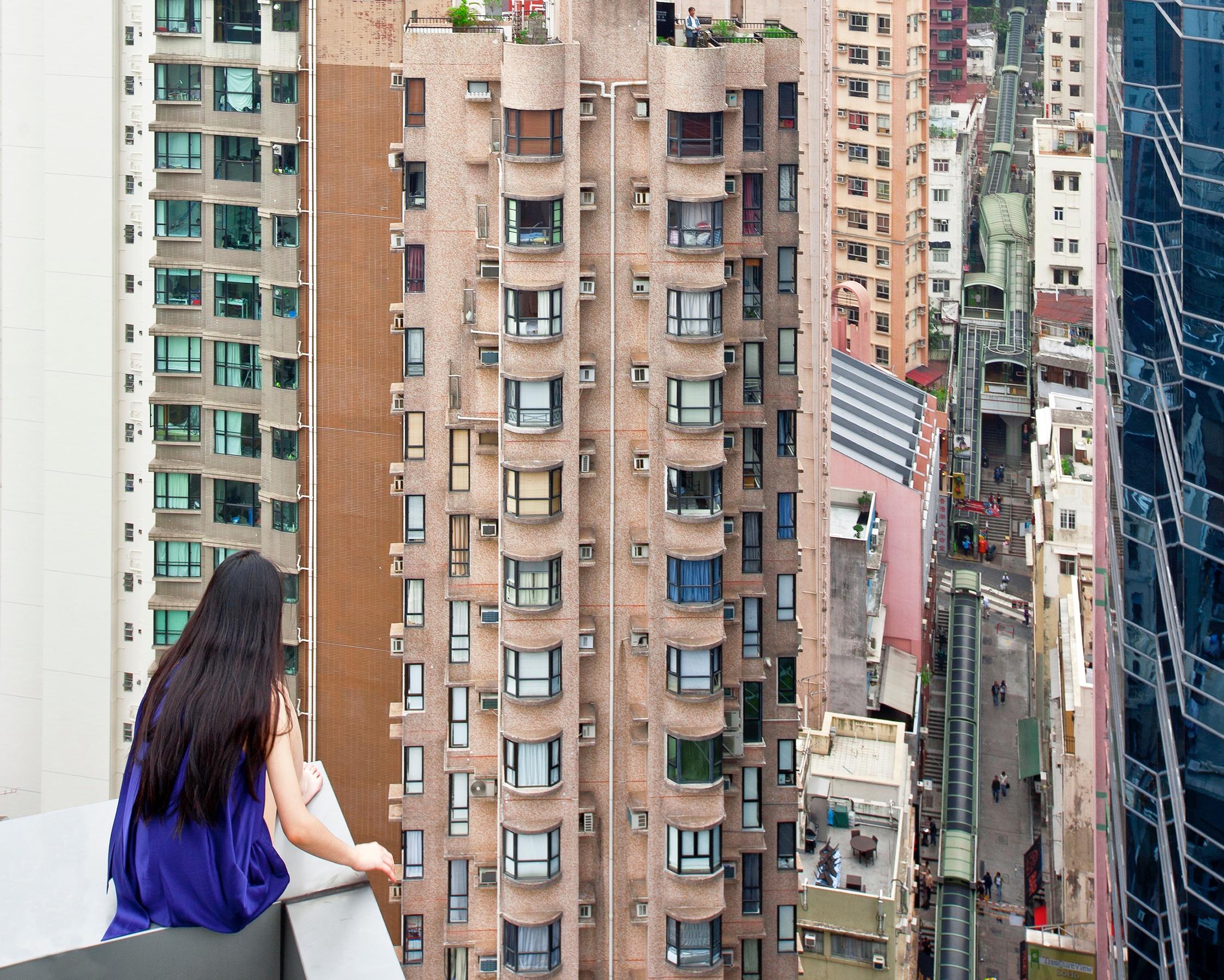 Self-Porträt (Hong Kong) Jun Ahn, Fotografie, Stadtlandschaft, Frau, Architektur im Angebot 2