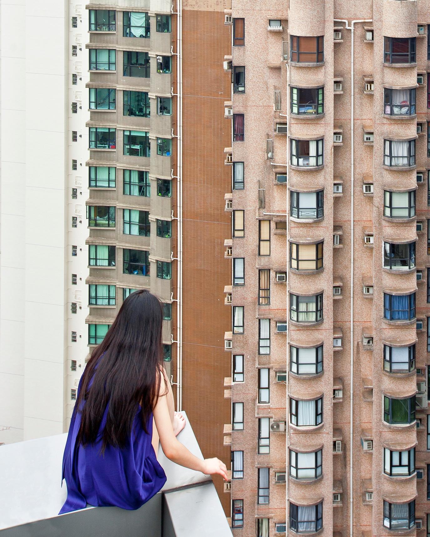 Self-Porträt (Hong Kong) Jun Ahn, Fotografie, Stadtlandschaft, Frau, Architektur im Angebot 4