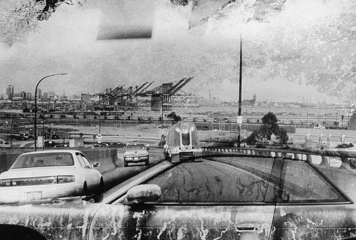 ADVERTENCIA #40 - Kosuke, Fotografía, Arte, Abstracto, Blanco y negro, Coche, Calle - Photograph de Kosuke Kawamura